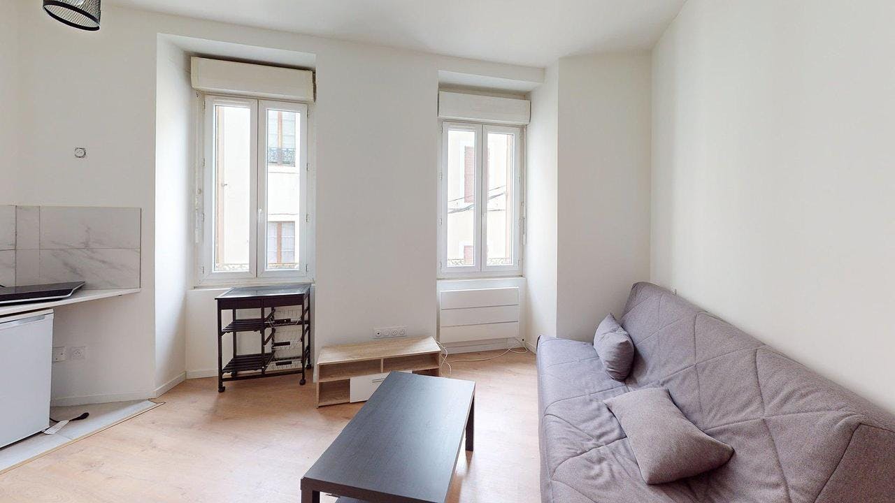 Studio for rent for €550 per month in Nîmes, Rue Roussy
