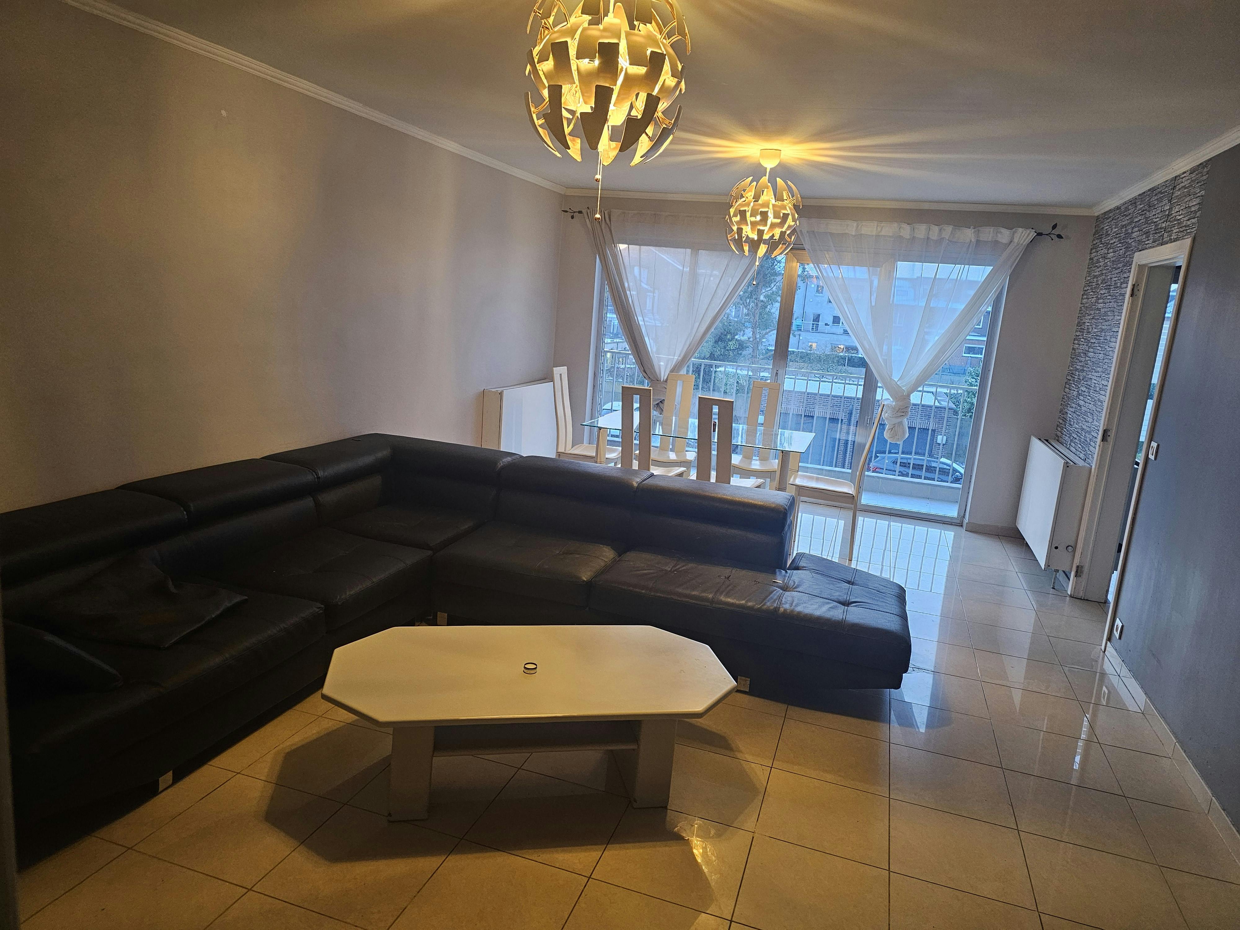 Shared room for rent for €400 per month in Sint-Pieters-Leeuw, Ruisbroeksesteenweg