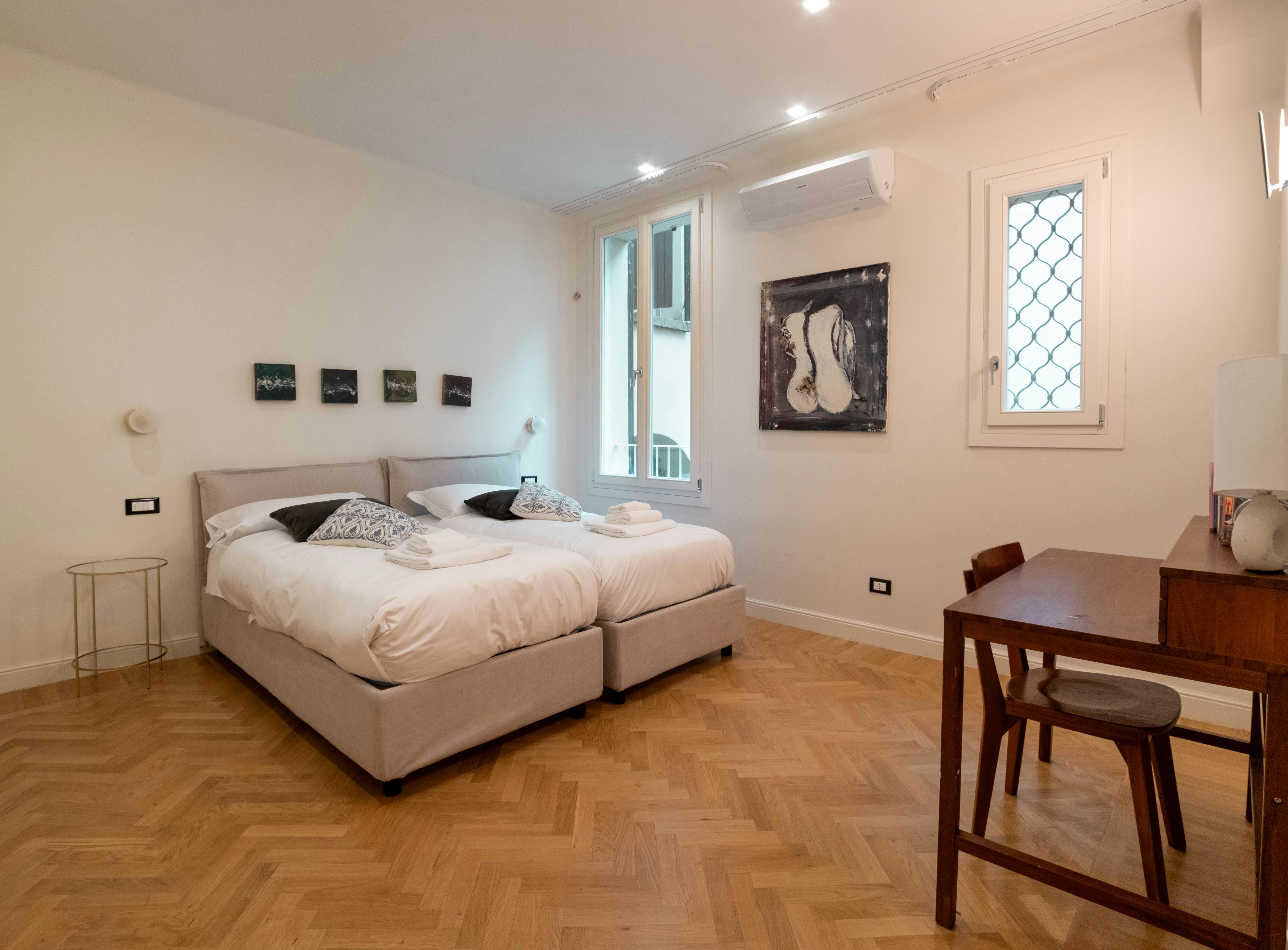 Via Marchesana, Bologna preview