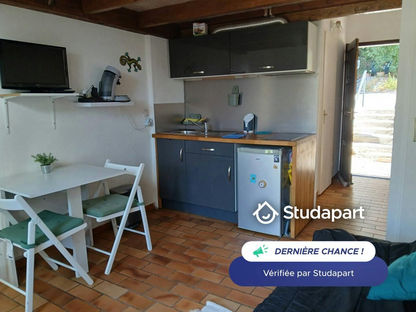 Hus att hyra för 800 € i månaden i Saint-Vallier-de-Thiey, Résidence les Cyprines