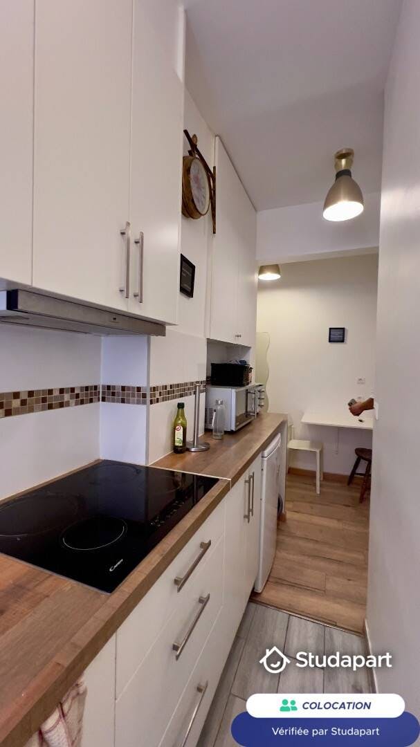 Private room for rent for €945 per month in Paris, Rue Brillat Savarin