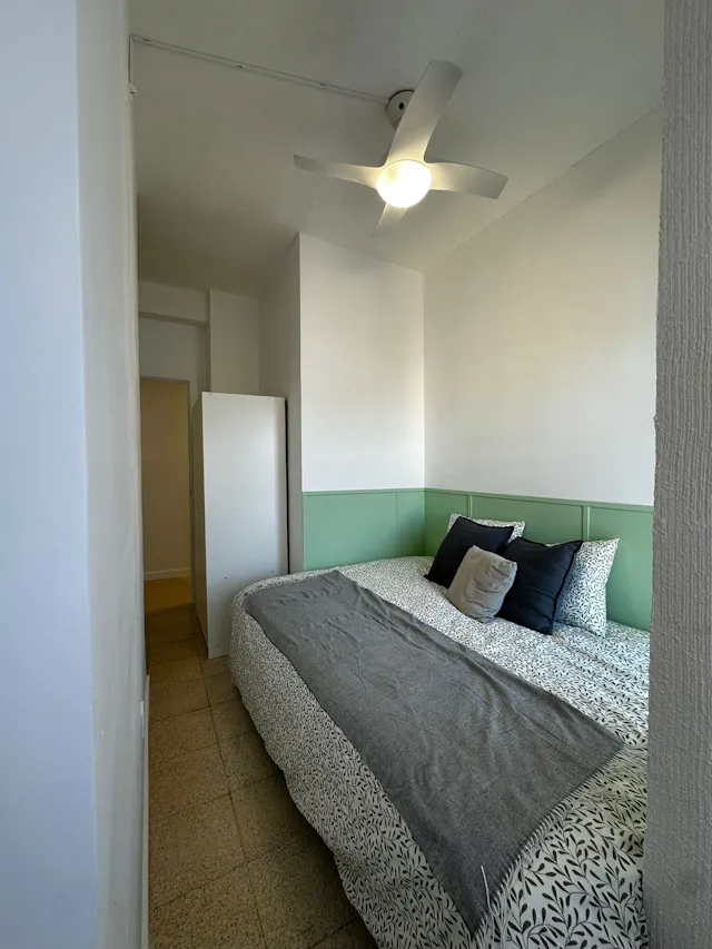 Private room in Carrer del General Aldave, Alicante (1678657) room image 1