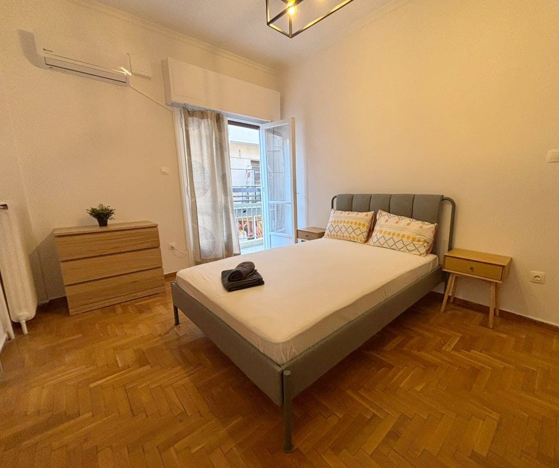 Private room for rent for €470 per month in Athina, Manou Hatzidaki