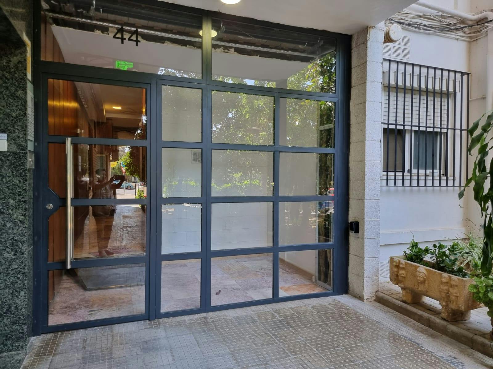 Apartment for rent for €2,150 per month in Sevilla, Calle Fernando IV