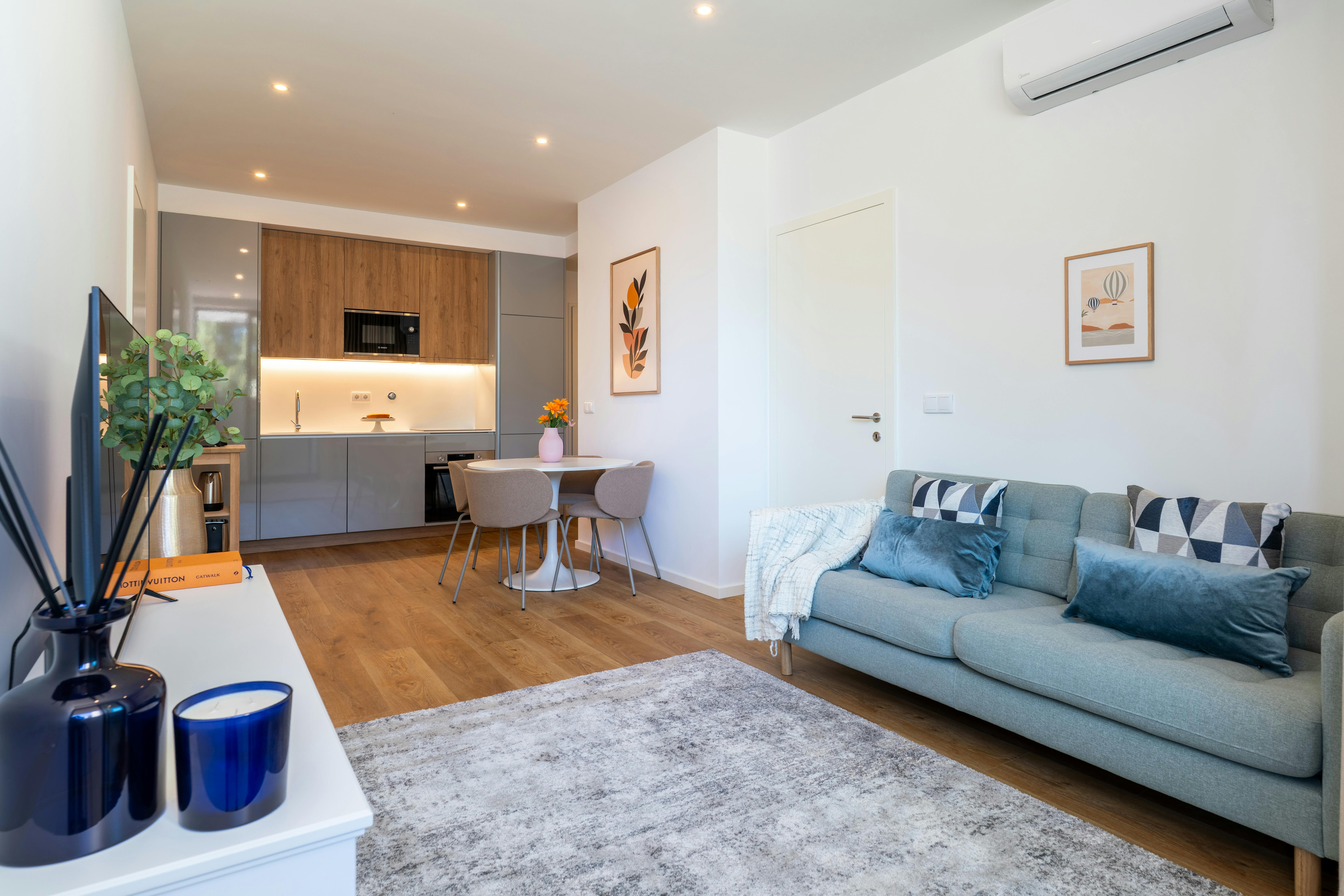 Apartment for rent for €1,240 per month in Leça da Palmeira, Praça de António Nogueira da Silva