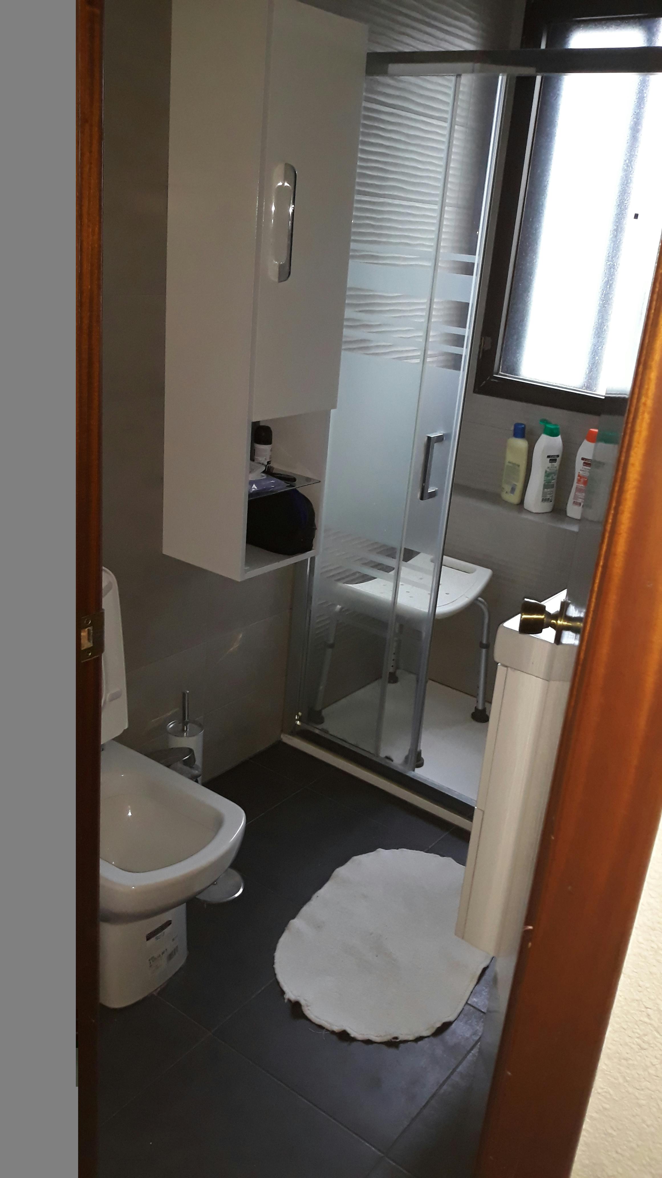 Private room for rent for €325 per month in Madrid, Calle de Poza de la Sal