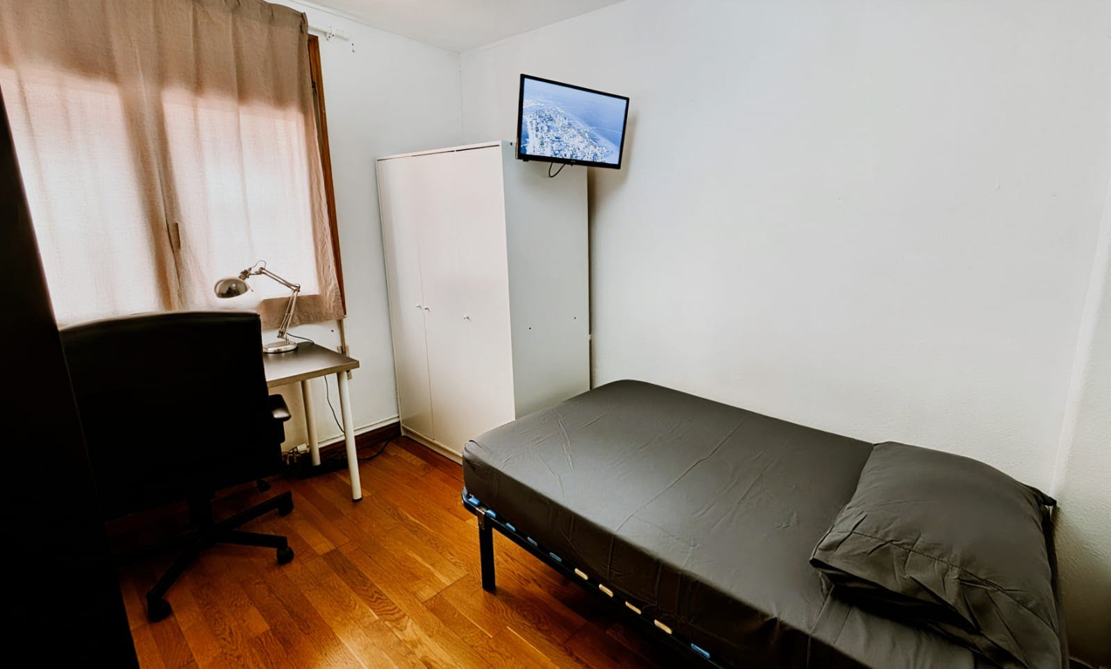 共用房间 正在以 €350 的月租出租，其位于 Zaragoza, Calle de Ávila