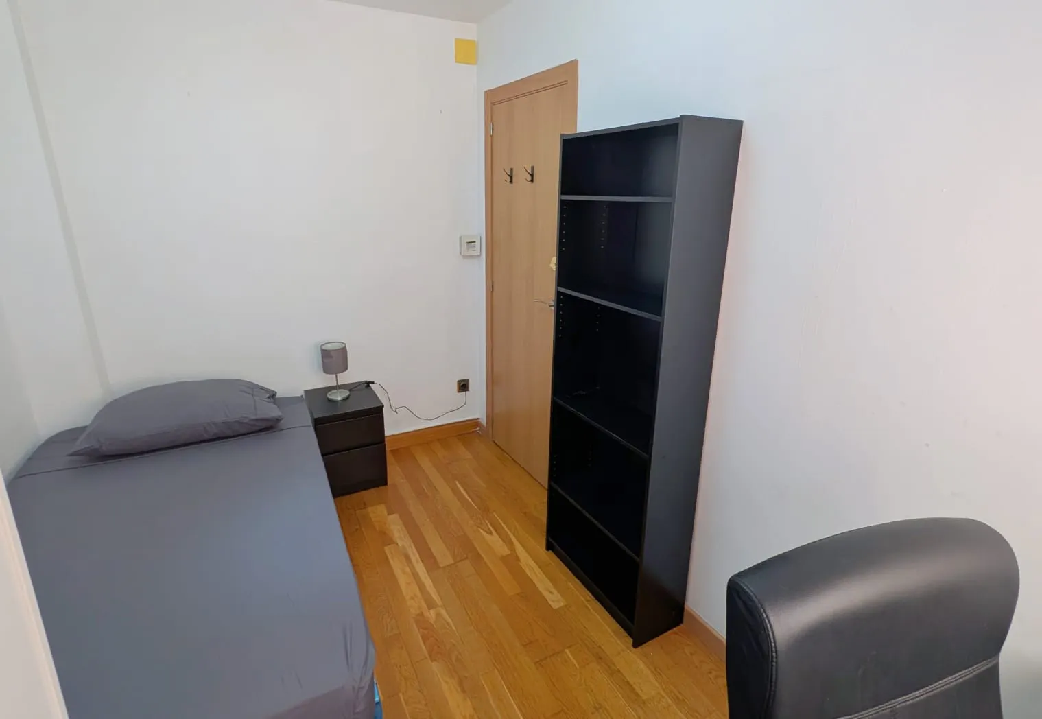 Shared room in Calle de Ávila, Zaragoza (1678824) ROOM 1
