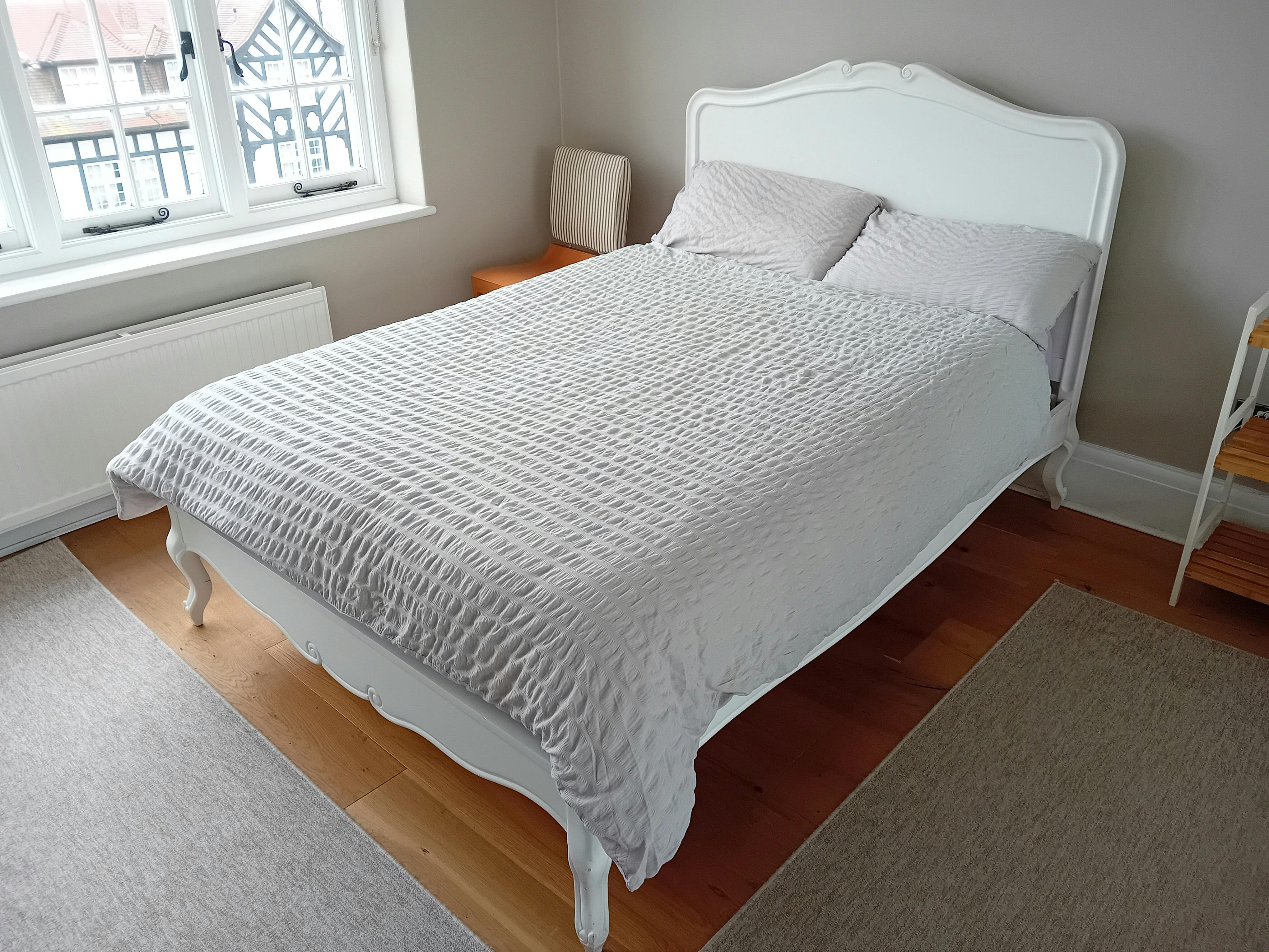 Apartment for rent for £3,896 per month in London, Langbourne Avenue