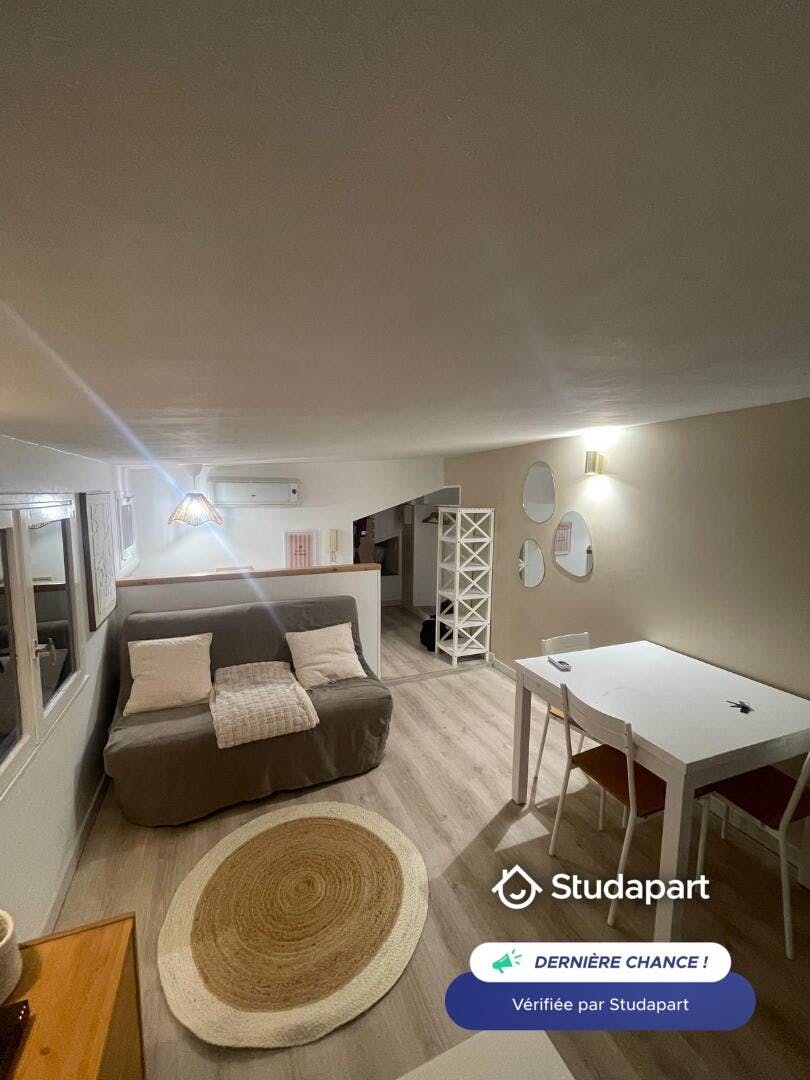 Квартира за оренду для 900 EUR на місяць у Menton, Rue Sidi Brahim