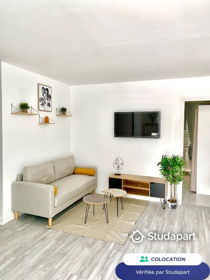 Private room for rent for €495 per month in Évry-Courcouronnes, Place du Rouillon