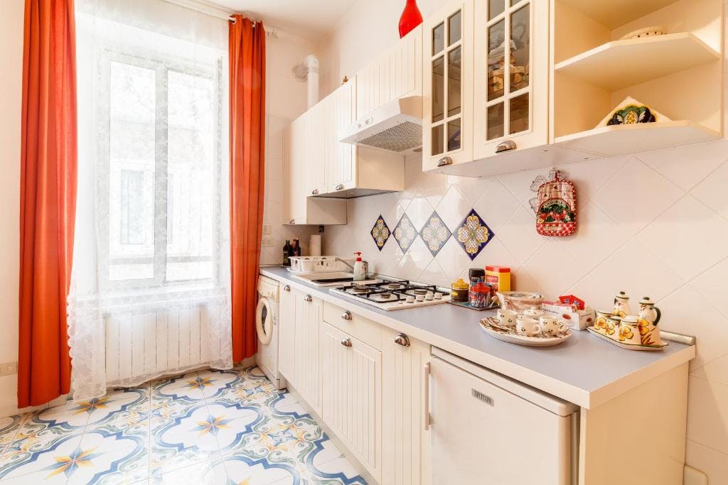 Apartment for rent for €1,500 per month in Naples, Via Salvator Rosa