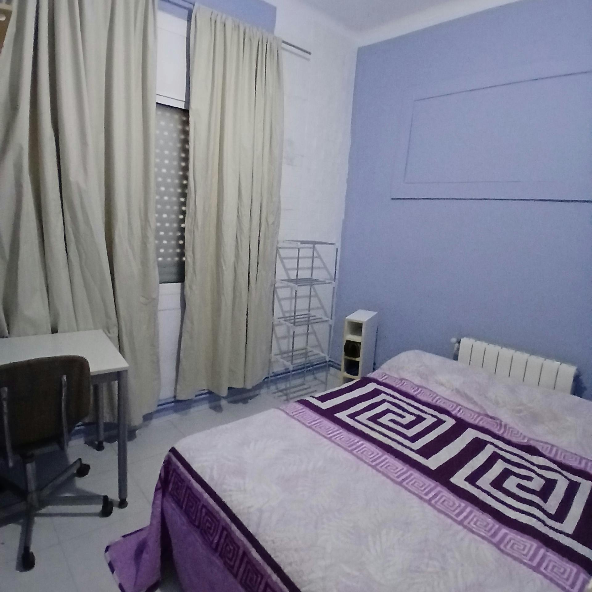 Private room for rent for €675 per month in Barcelona, Carrer de Montserrat de Casanovas