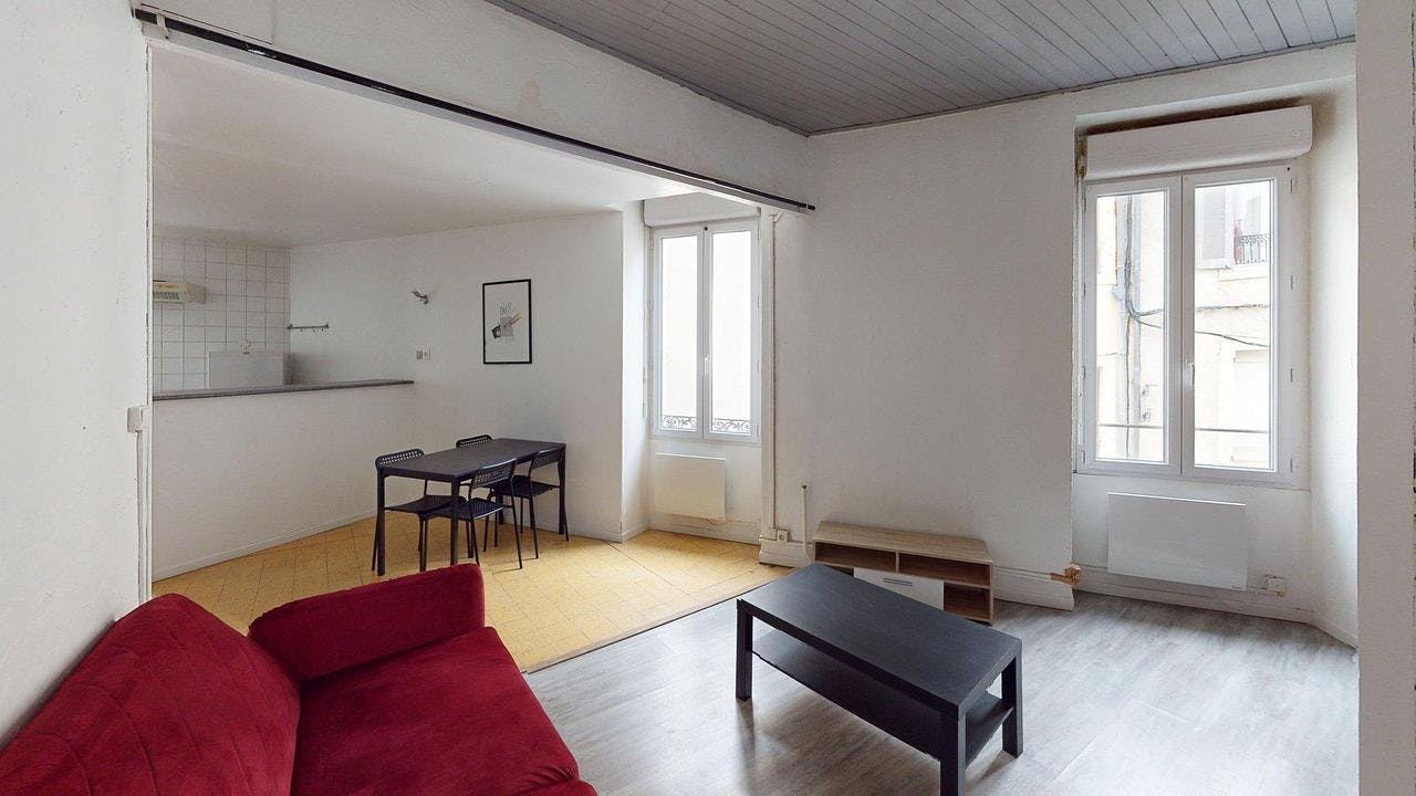 Квартира за оренду для 590 EUR на місяць у Nîmes, Rue Roussy