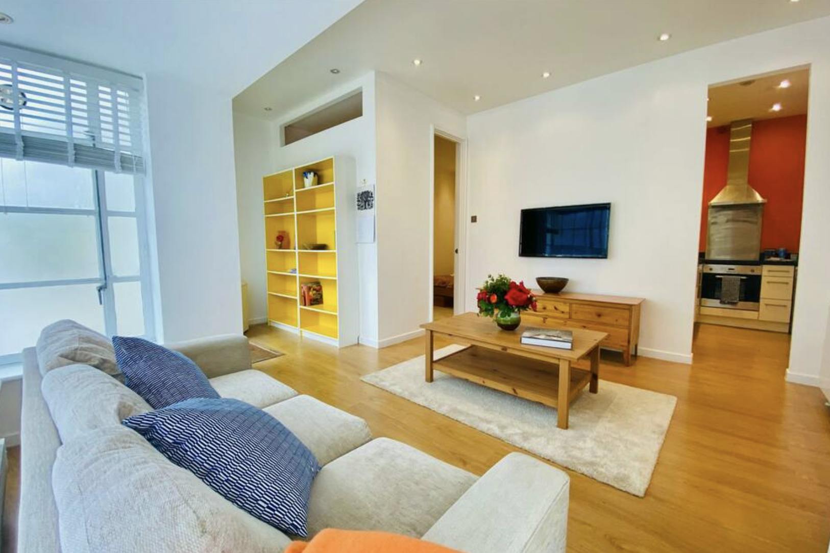 Квартира сдается в аренду за 3 033 £ в месяц в London, Narrow Street