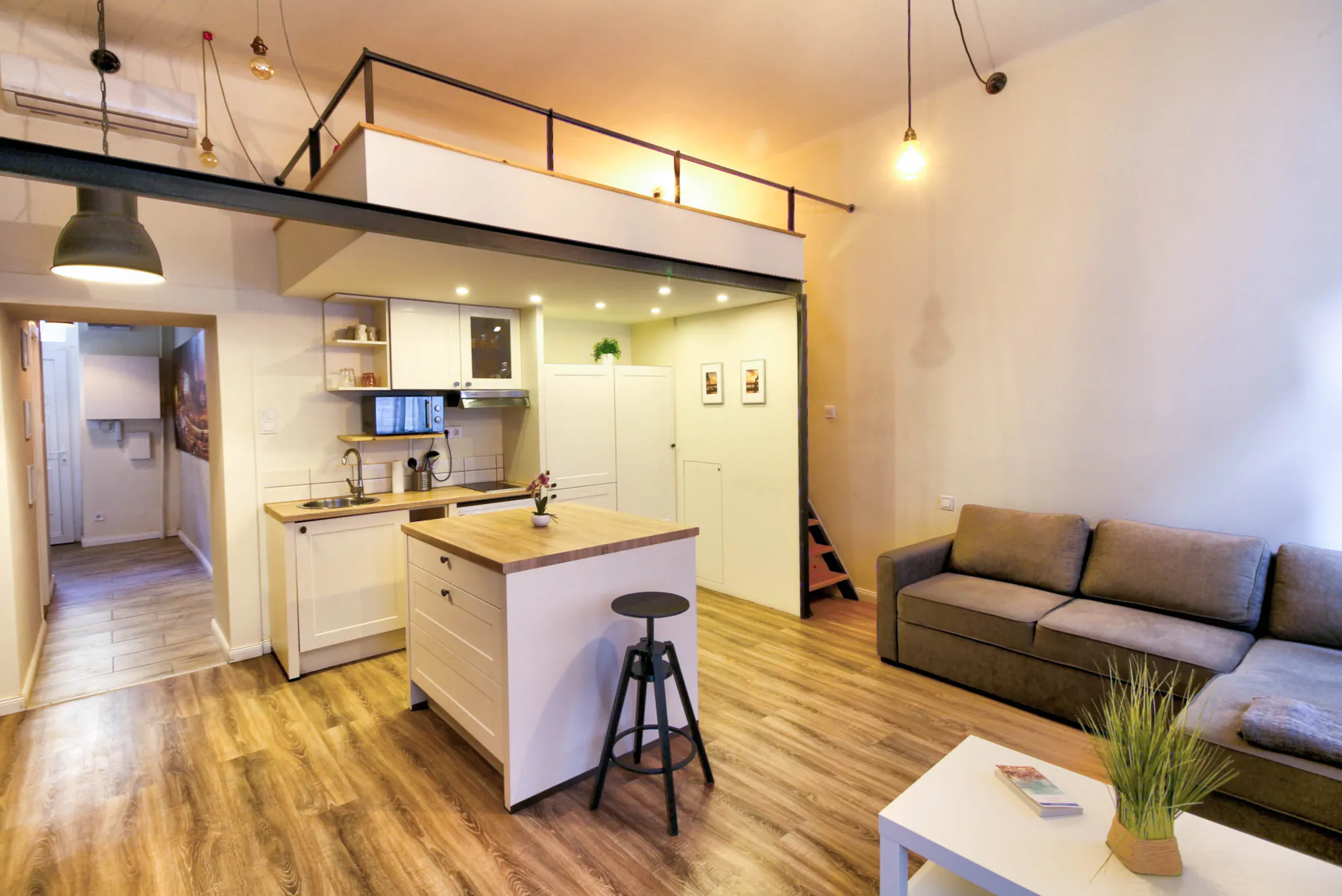 Dob utca, Budapest preview