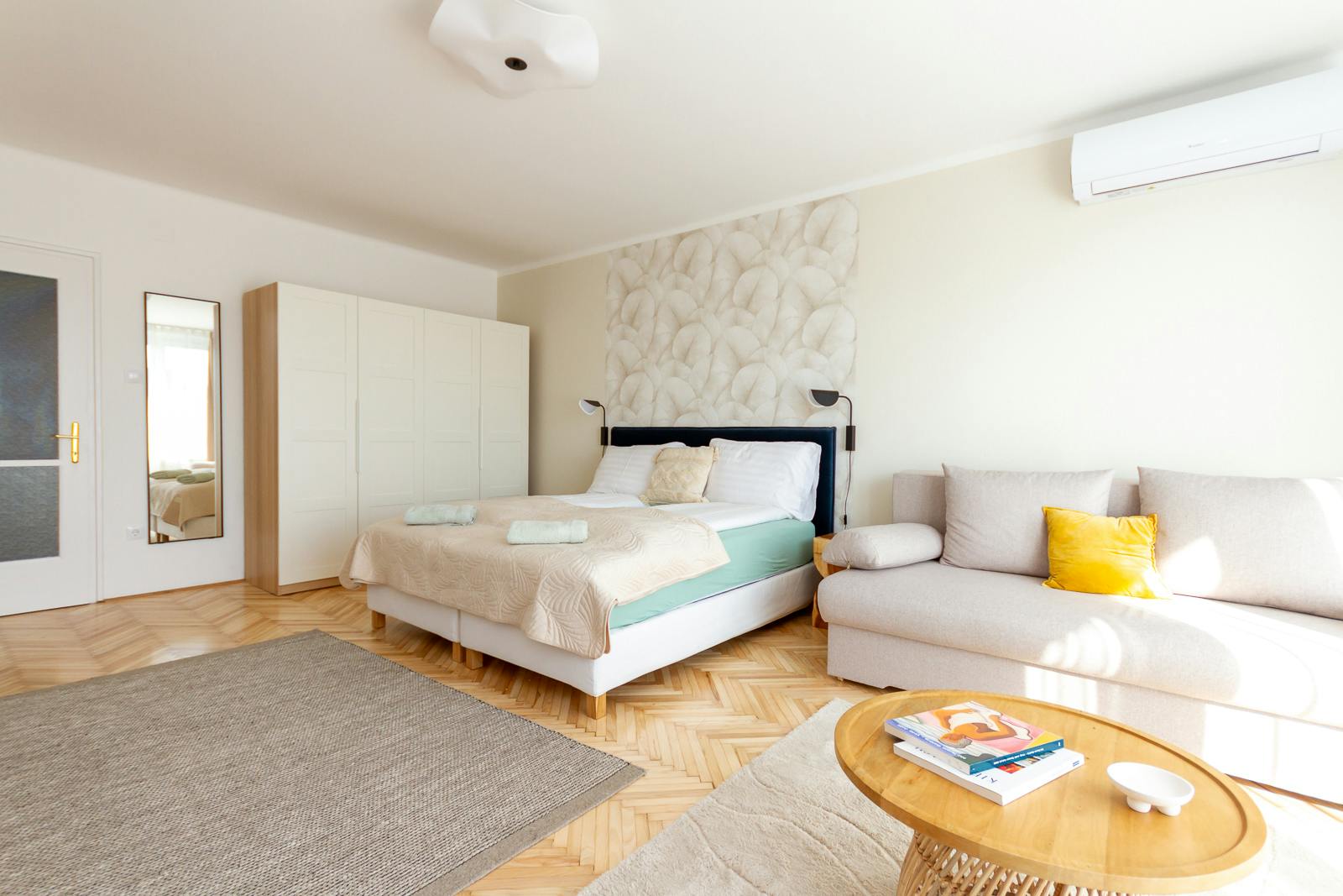 Podmaniczky utca, Budapest preview