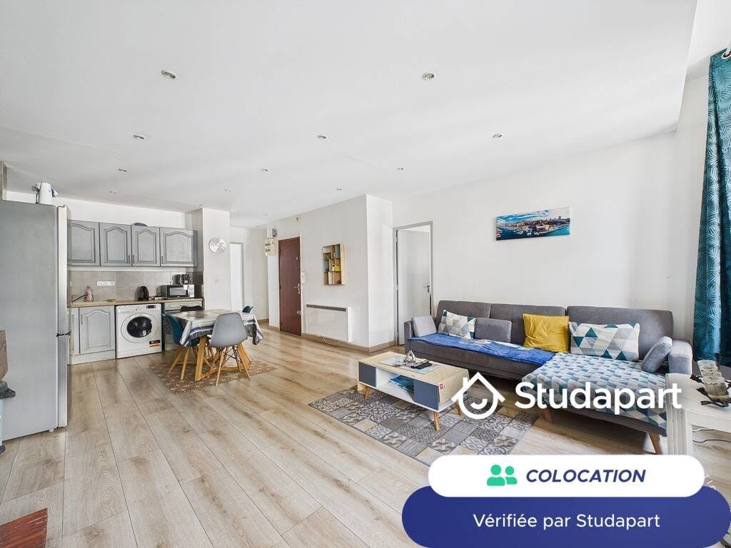 WG-Zimmer zu mieten für 460 € pro Monat in Marseille, Rue Lautard