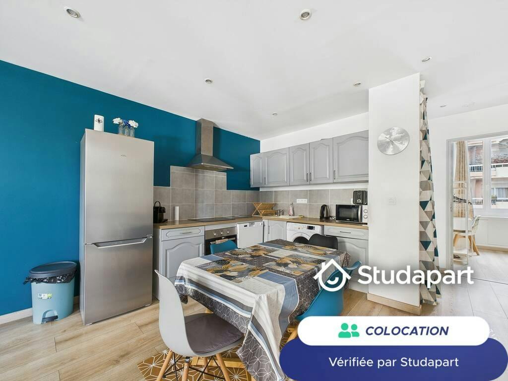 Private room for rent on Rue Lautard, Marseille - Vue 5