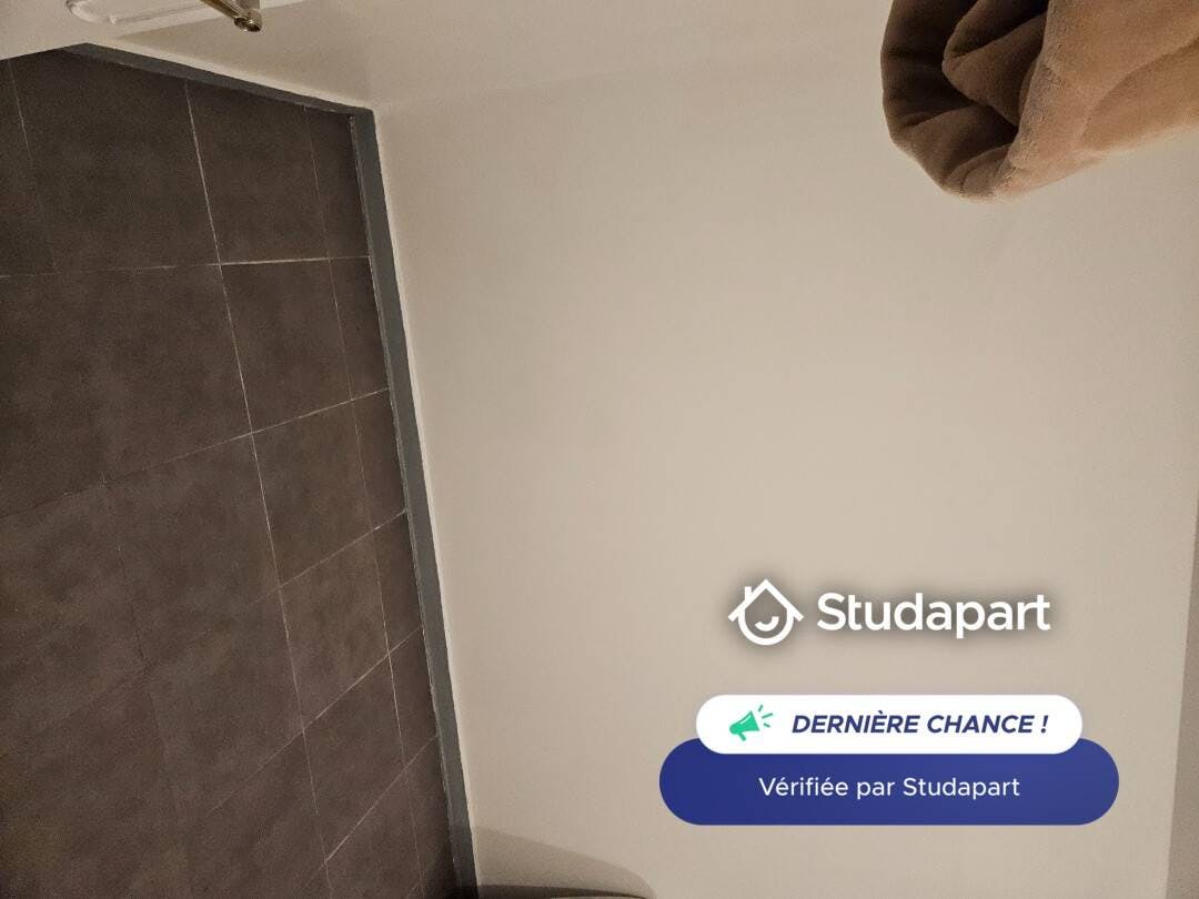 Apartment for rent for €1,300 per month in Clichy, Rue du 11 Novembre 1918