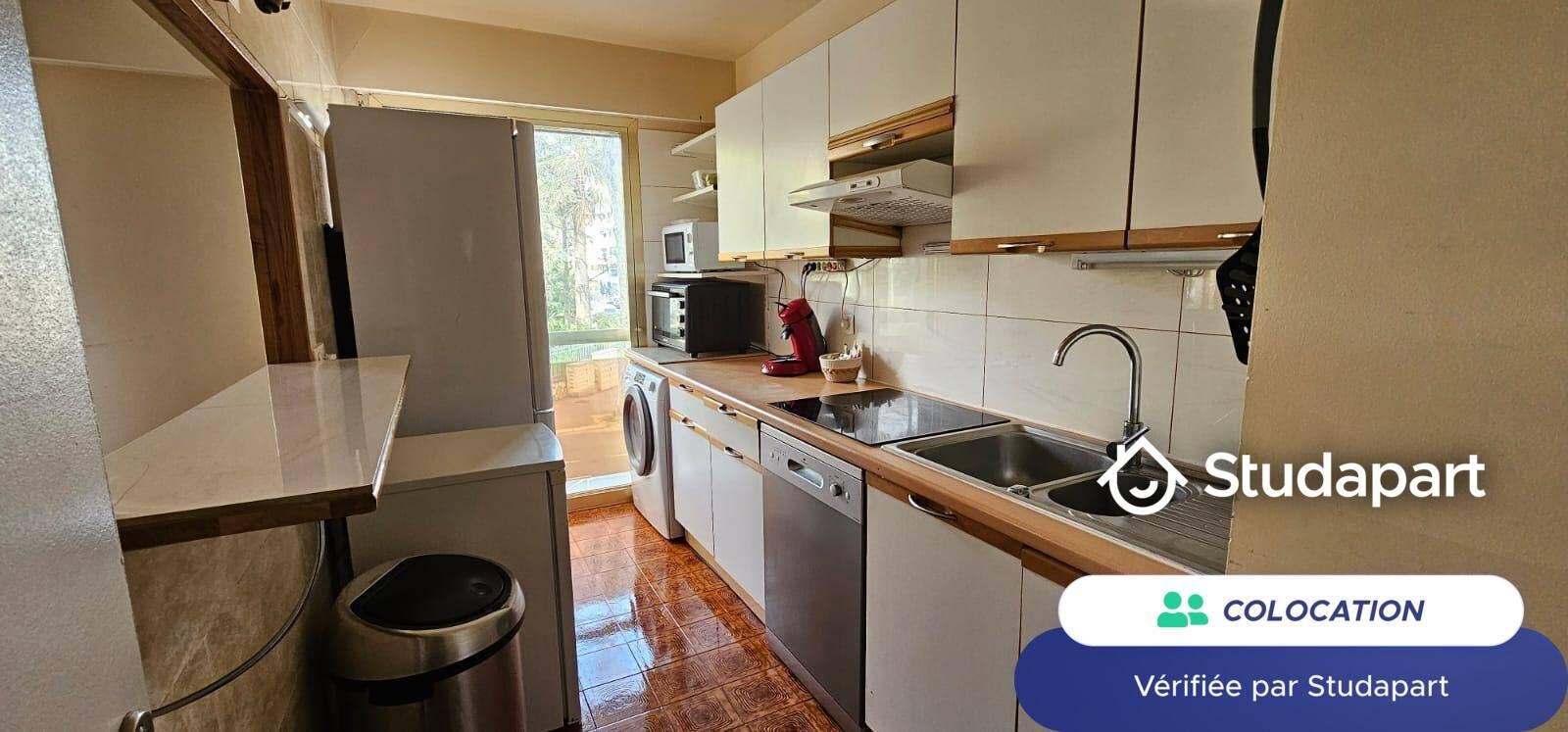 Private room for rent for €600 per month in Antibes, Rue Saint-Honorat