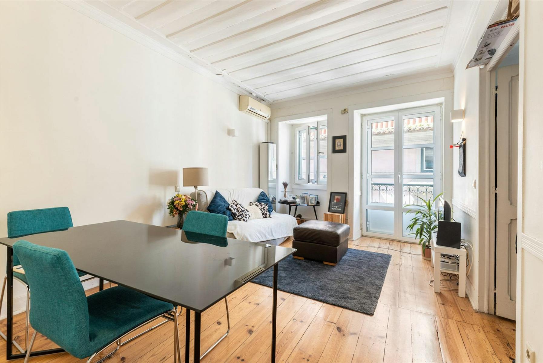 Apartment for rent for €1,800 per month in Lisbon, Rua da Atalaia