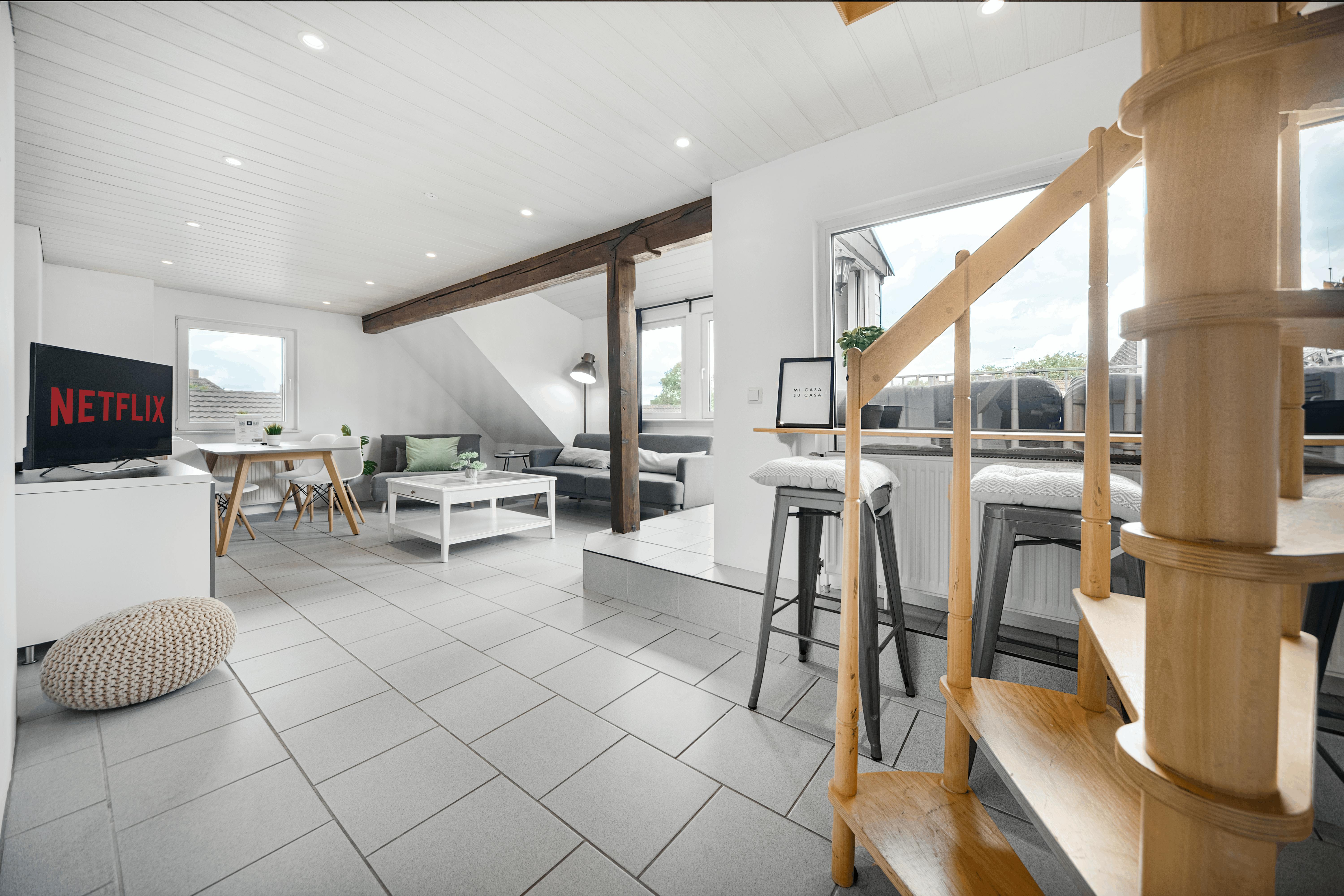 Wohnung zu mieten für 1.990 € pro Monat in Düsseldorf, Hasselsstraße