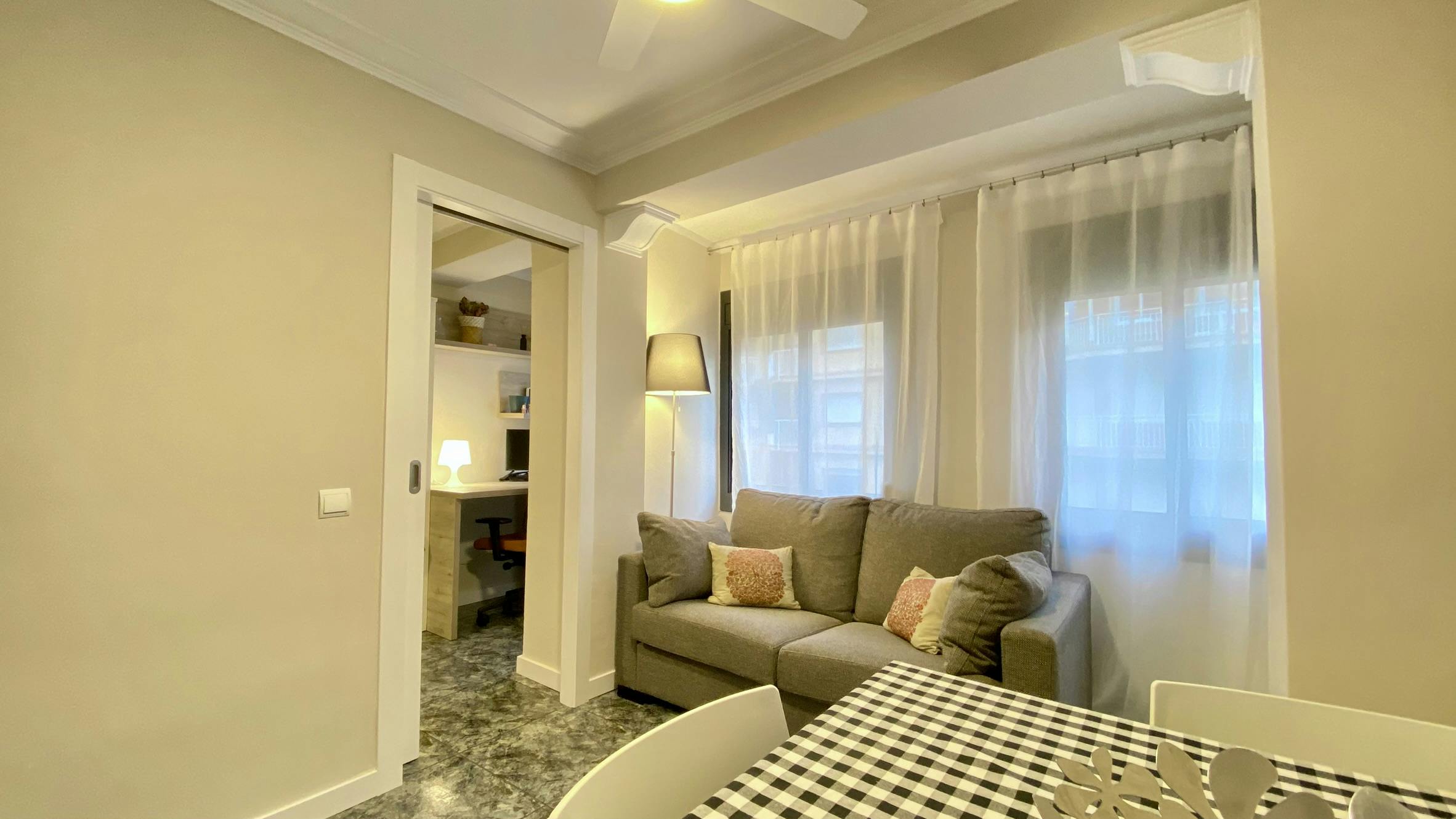 Apartment for rent for €1,775 per month in L'Hospitalet de Llobregat, Carrer de la Riera Blanca