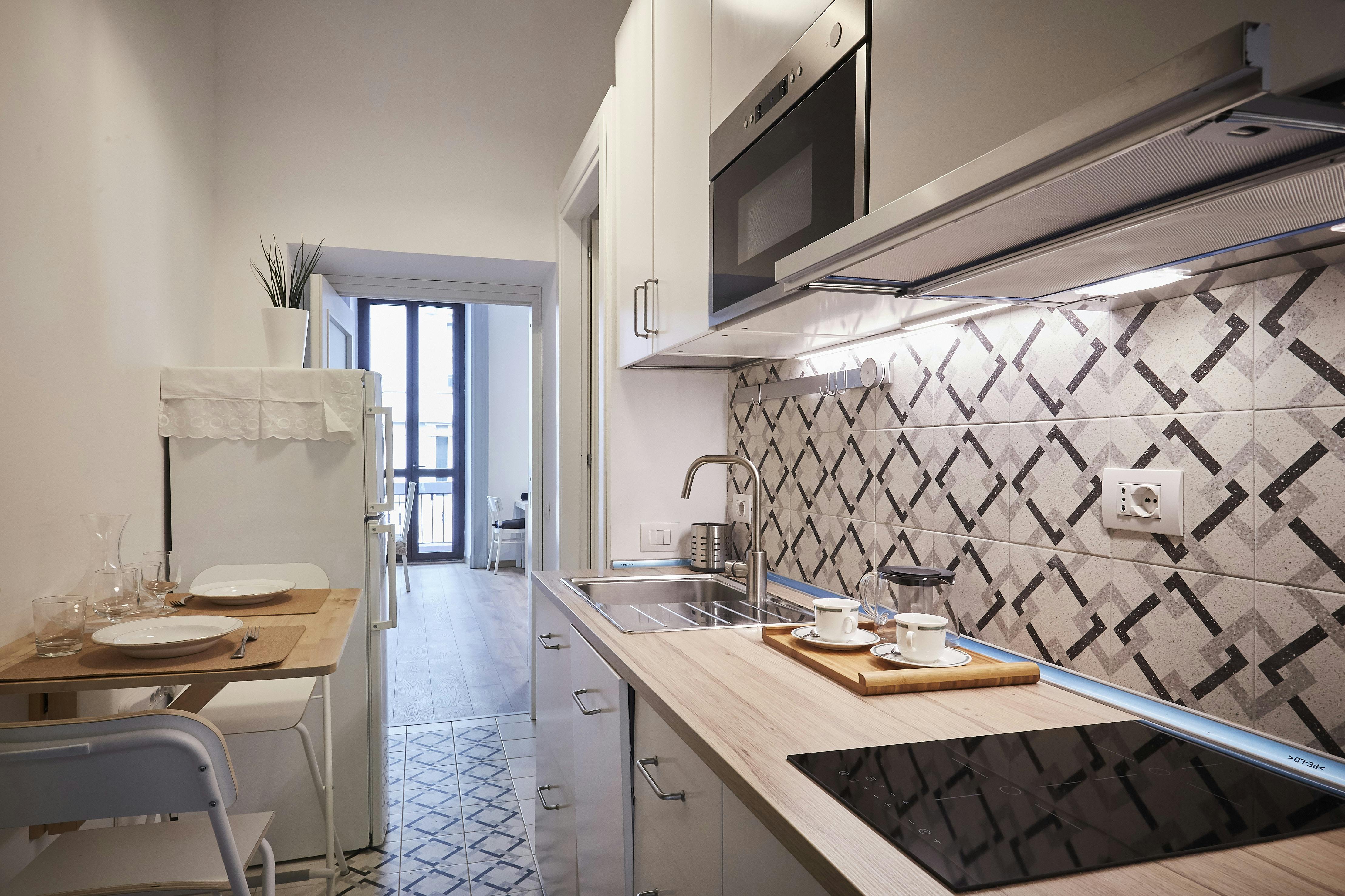 Studio for rent for €1,250 per month in Milan, Via Vigevano