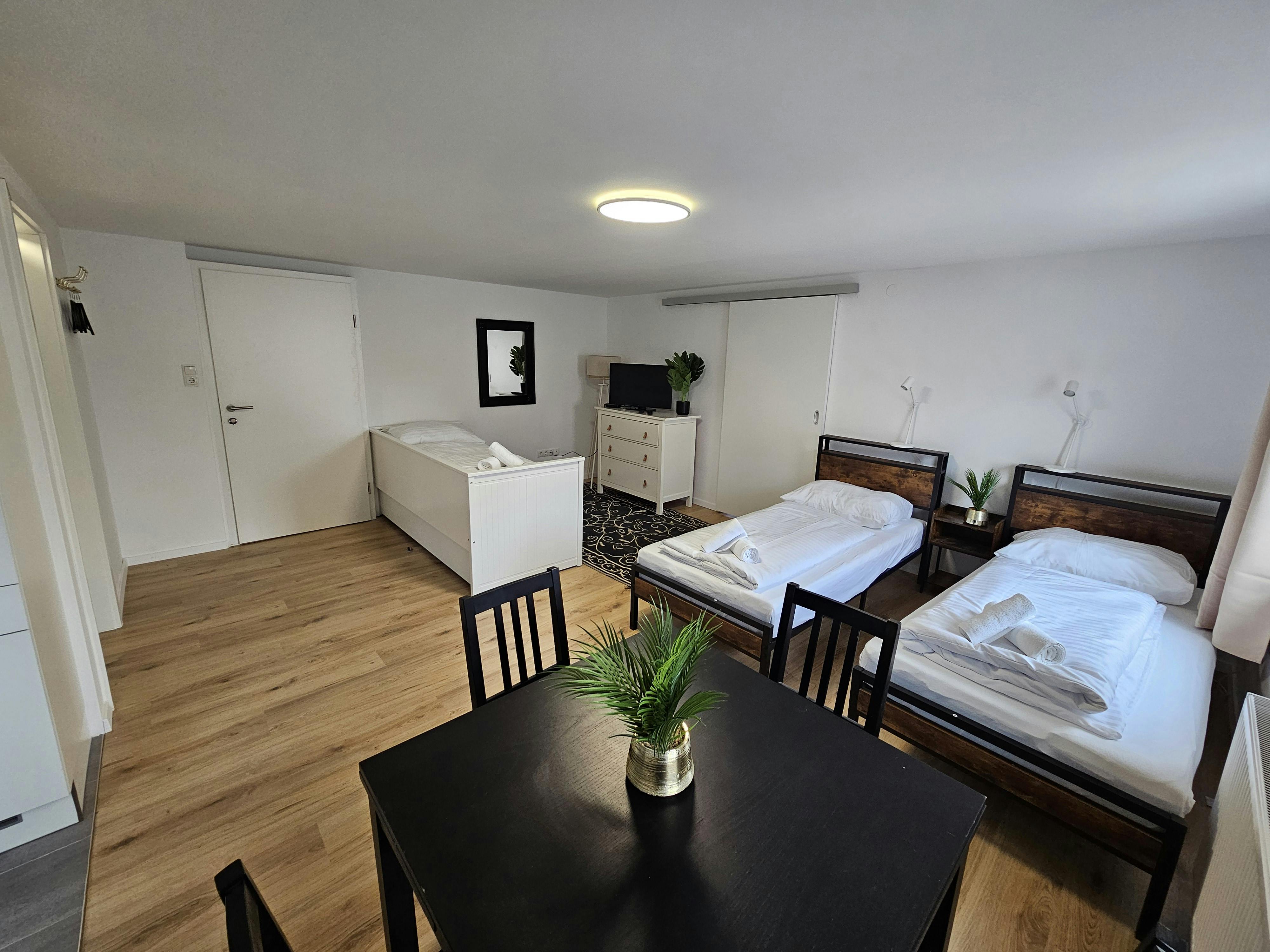 Bahnstraße, Horn preview