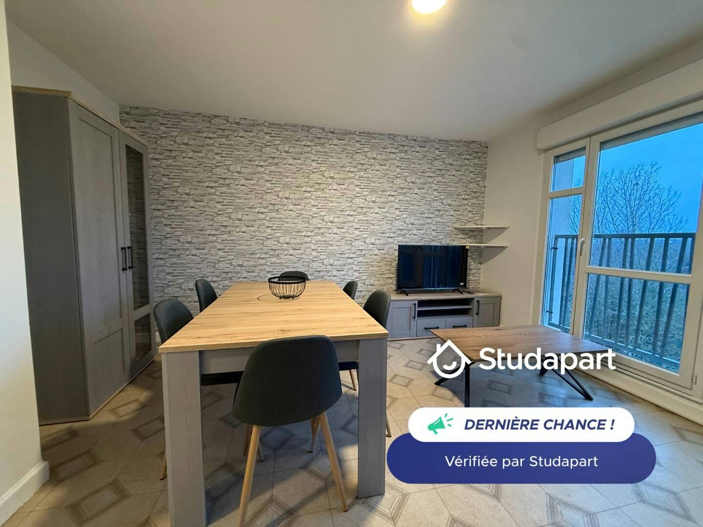Apartment for rent for €1,200 per month in Reims, Rue de Taissy