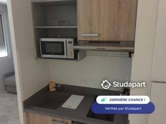 Apartment for rent for €800 per month in Bordeaux, Rue Dubourdieu