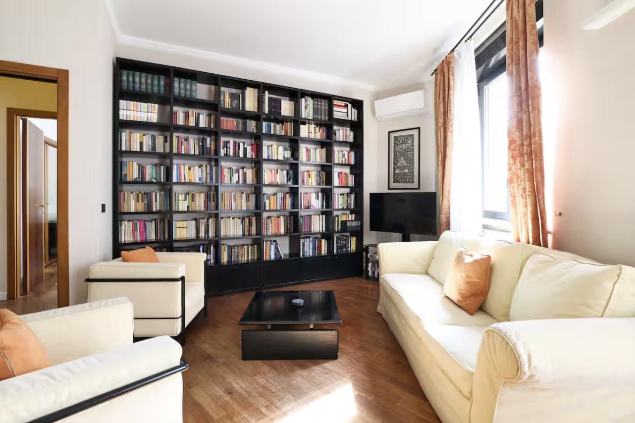 Apartment for rent for €2,400 per month in Milan, Via San Senatore
