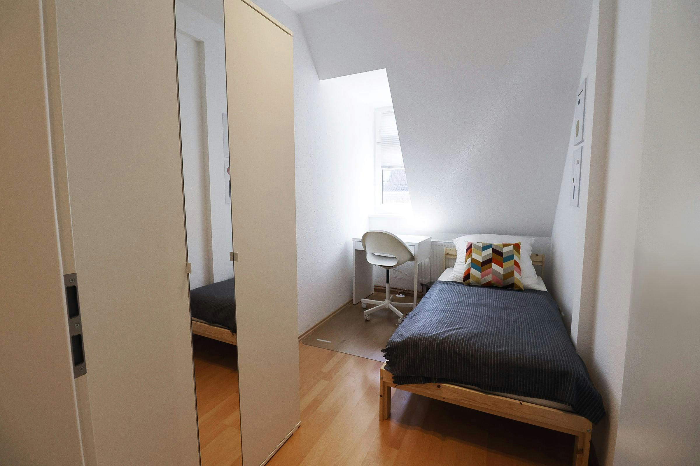 私人房间 正在以 €430 的月租出租，其位于 Erfurt, Thälmannstraße