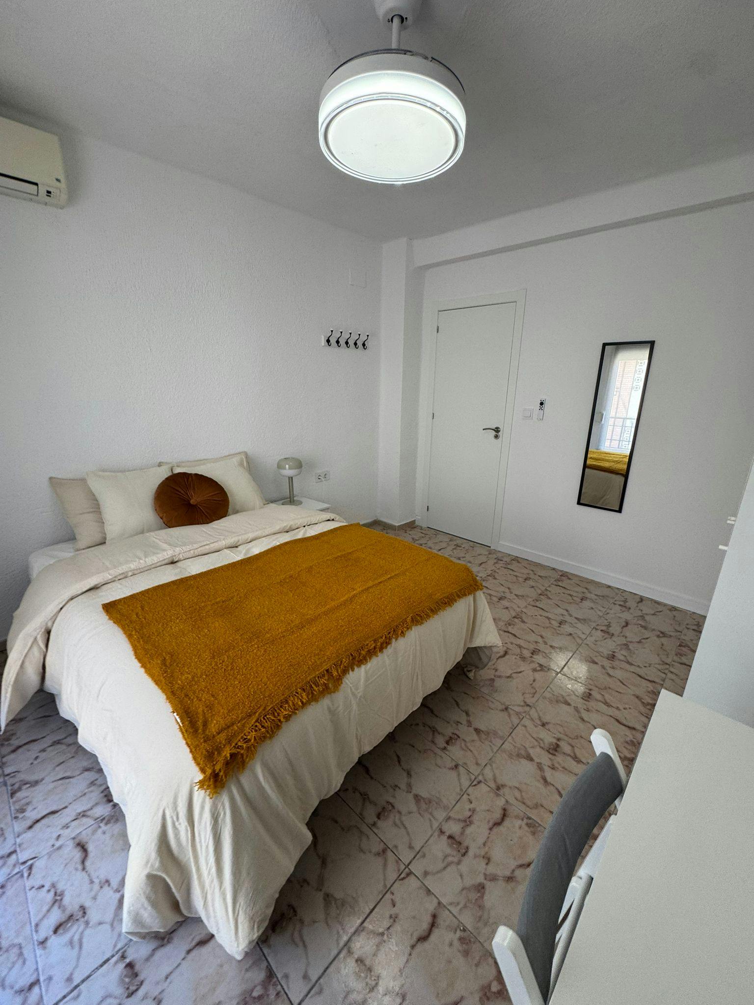 Single room Xirivella, 1 bed, 5m² — photo 1