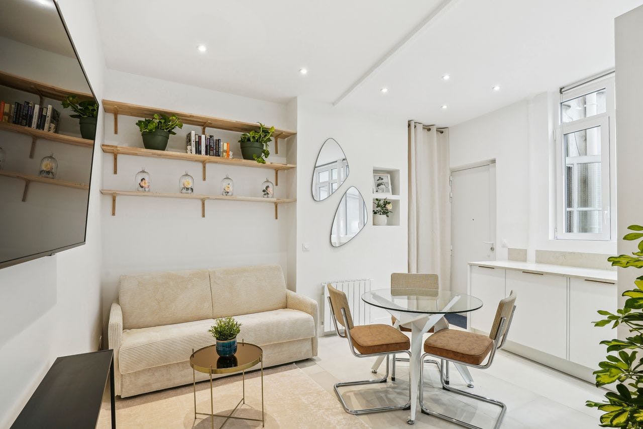Apartment for rent for €2,350 per month in Paris, Rue de Mulhouse