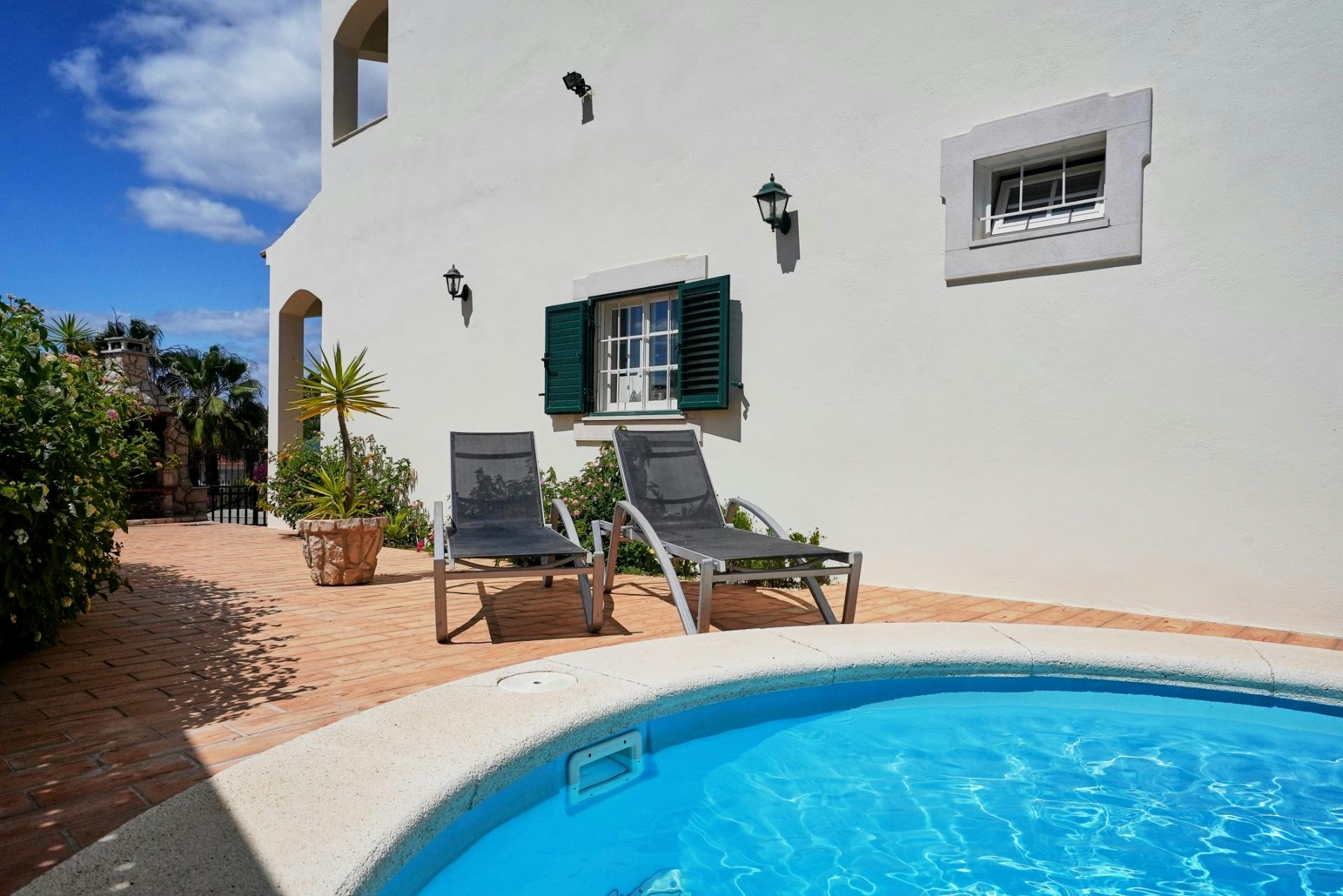House for rent for €3,000 per month in Ferragudo, Urbanizaçäo Vale da Azinhaga