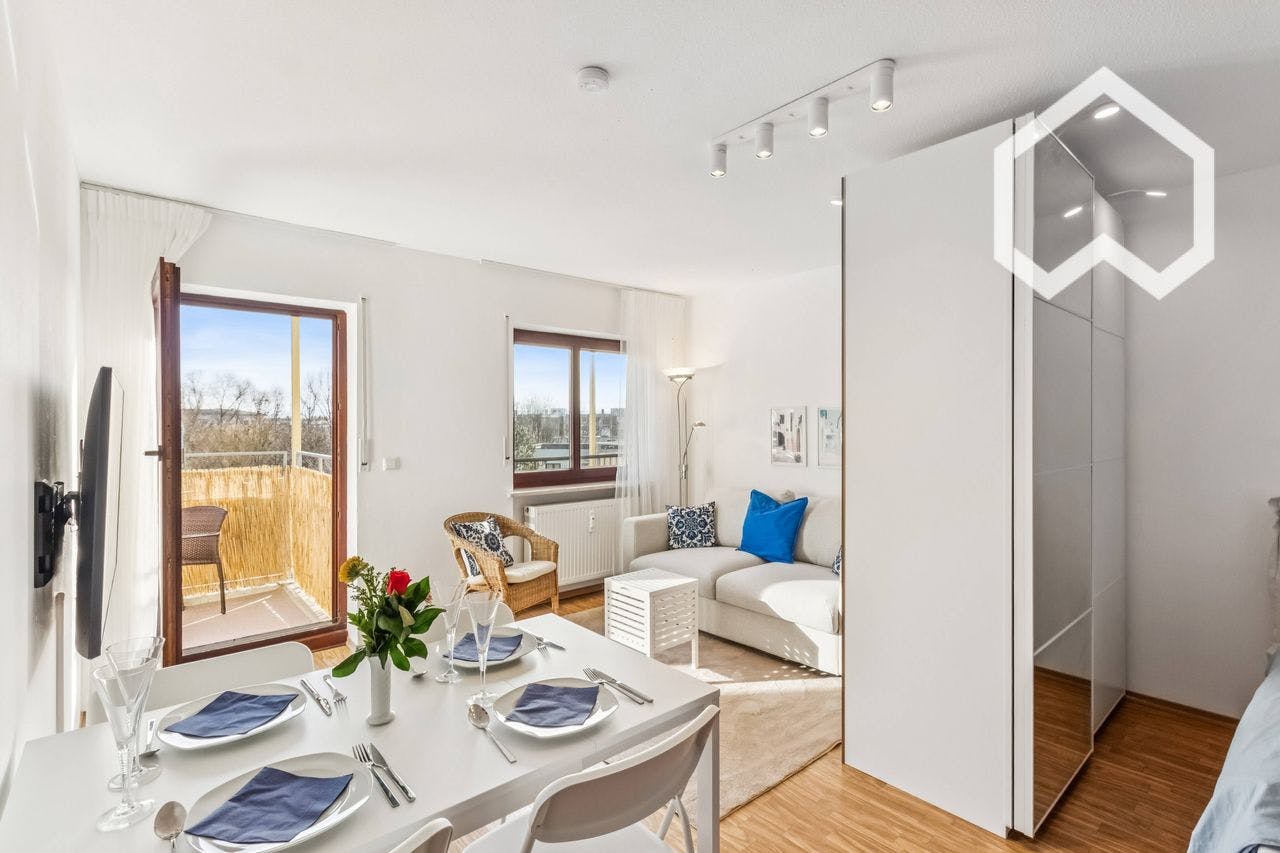 Appartement te huur voor € 2.300 per maand in Munich, Ludwig-Erhard-Allee