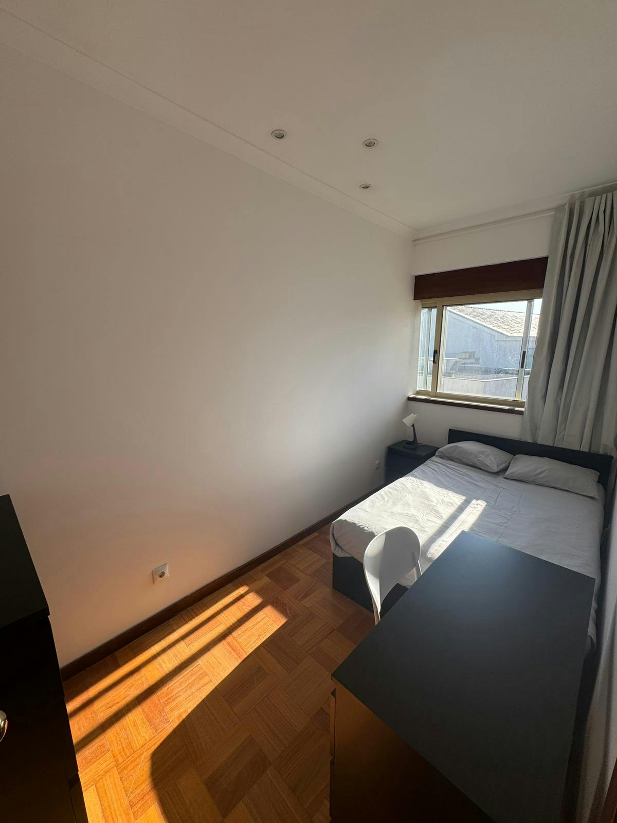 Single room Porto, 1 bed, 10m² — photo 1