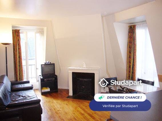 Apartment for rent for €1,560 per month in Paris, Rue Nicolas Charlet