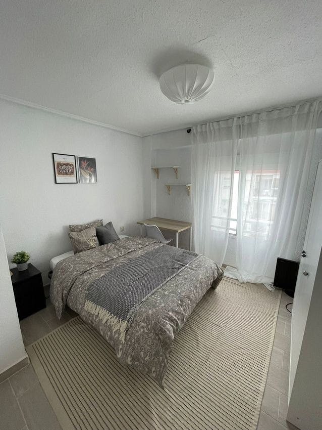 Private room for rent for €330 per month in Valencia, Carrer de Francisco Moreno Usedo