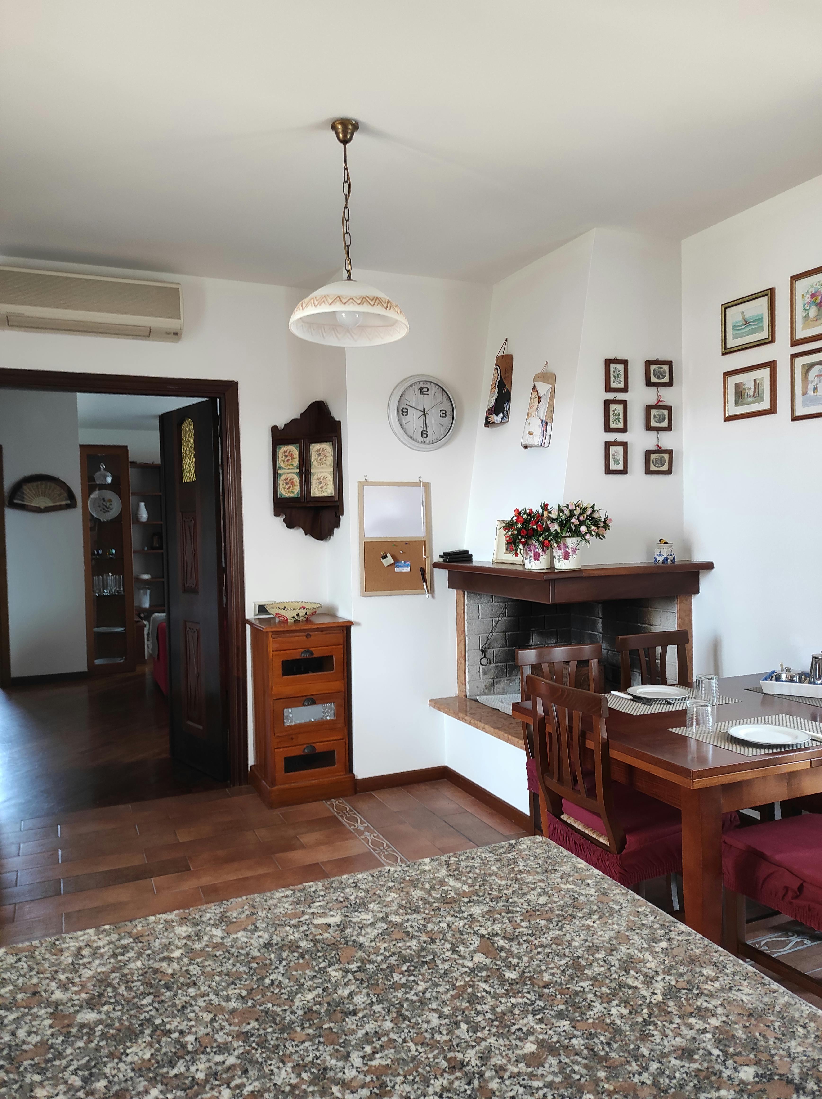 Квартира за оренду для 1 300 EUR на місяць у Cagliari, Via Sofia