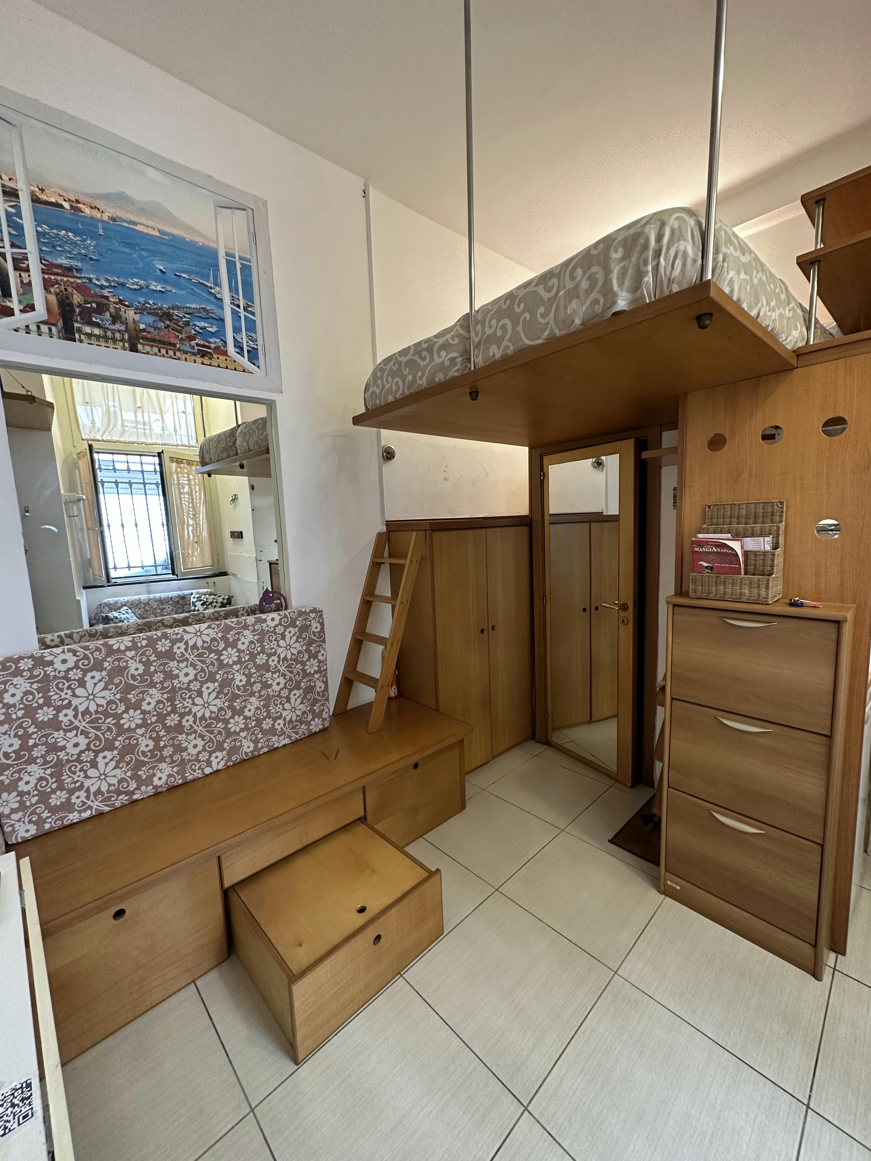 Studio for rent for €550 per month in Naples, Via Monserrato