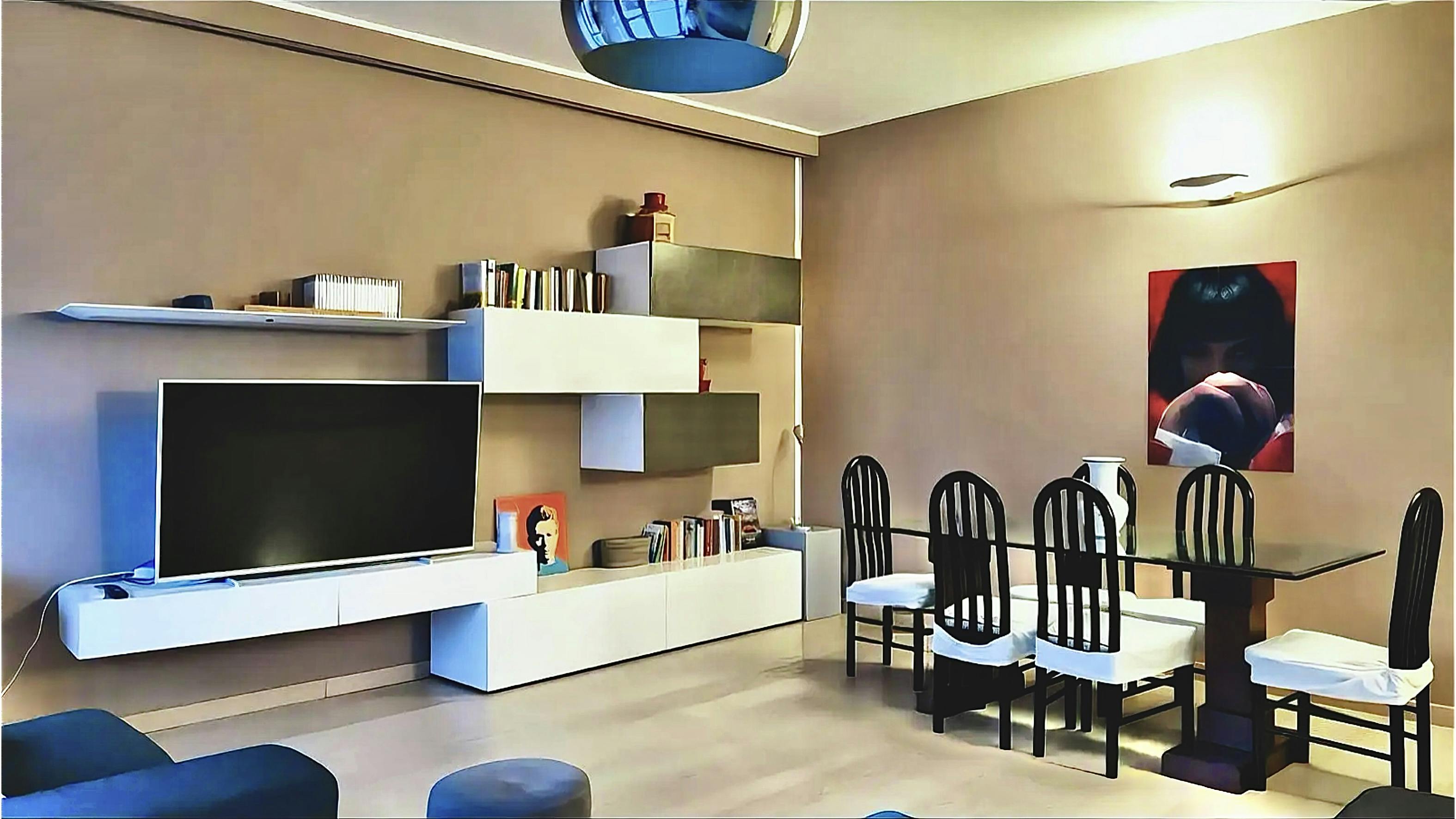 Apartment for rent for €3,200 per month in Milan, Viale Campania