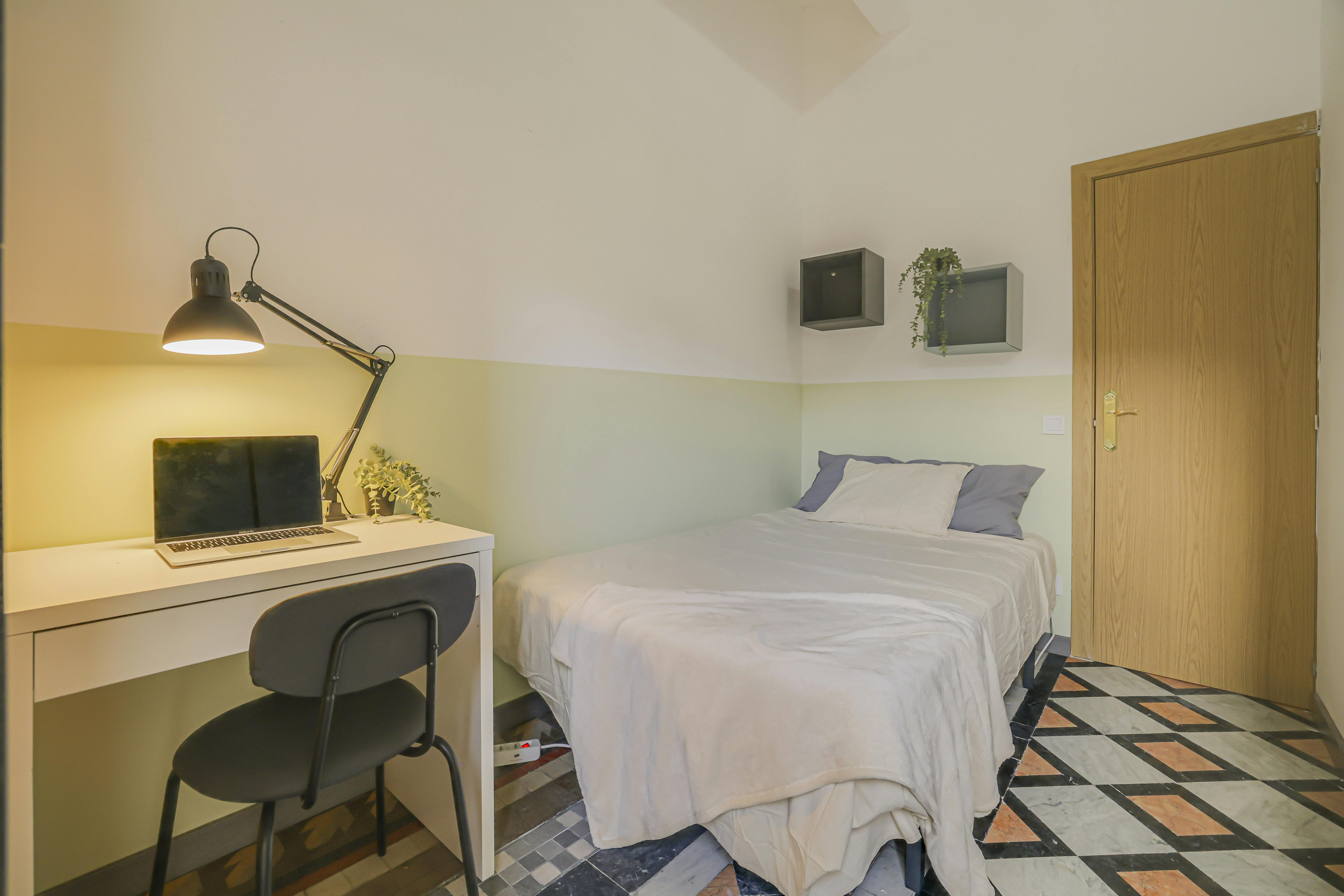 Private room for rent for €600 per month in Barcelona, Gran Via de les Corts Catalanes