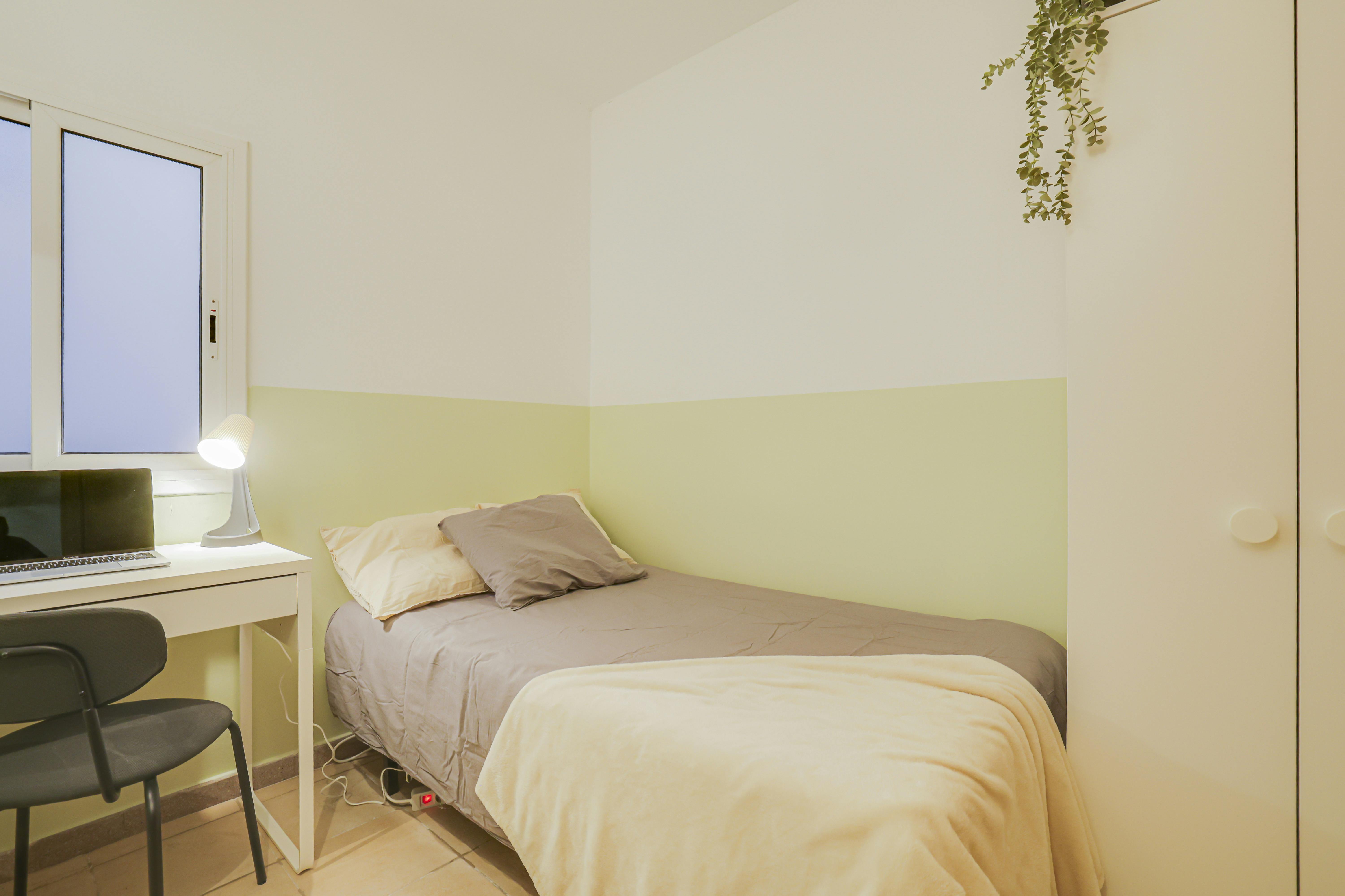 Private room for rent for €550 per month in Barcelona, Gran Via de les Corts Catalanes