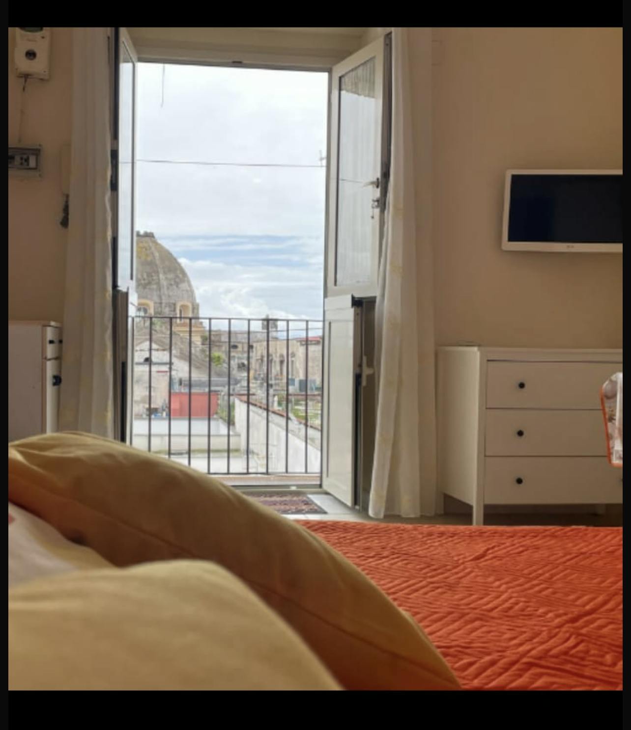 Studio for rent for €780 per month in Naples, Via dei Tribunali