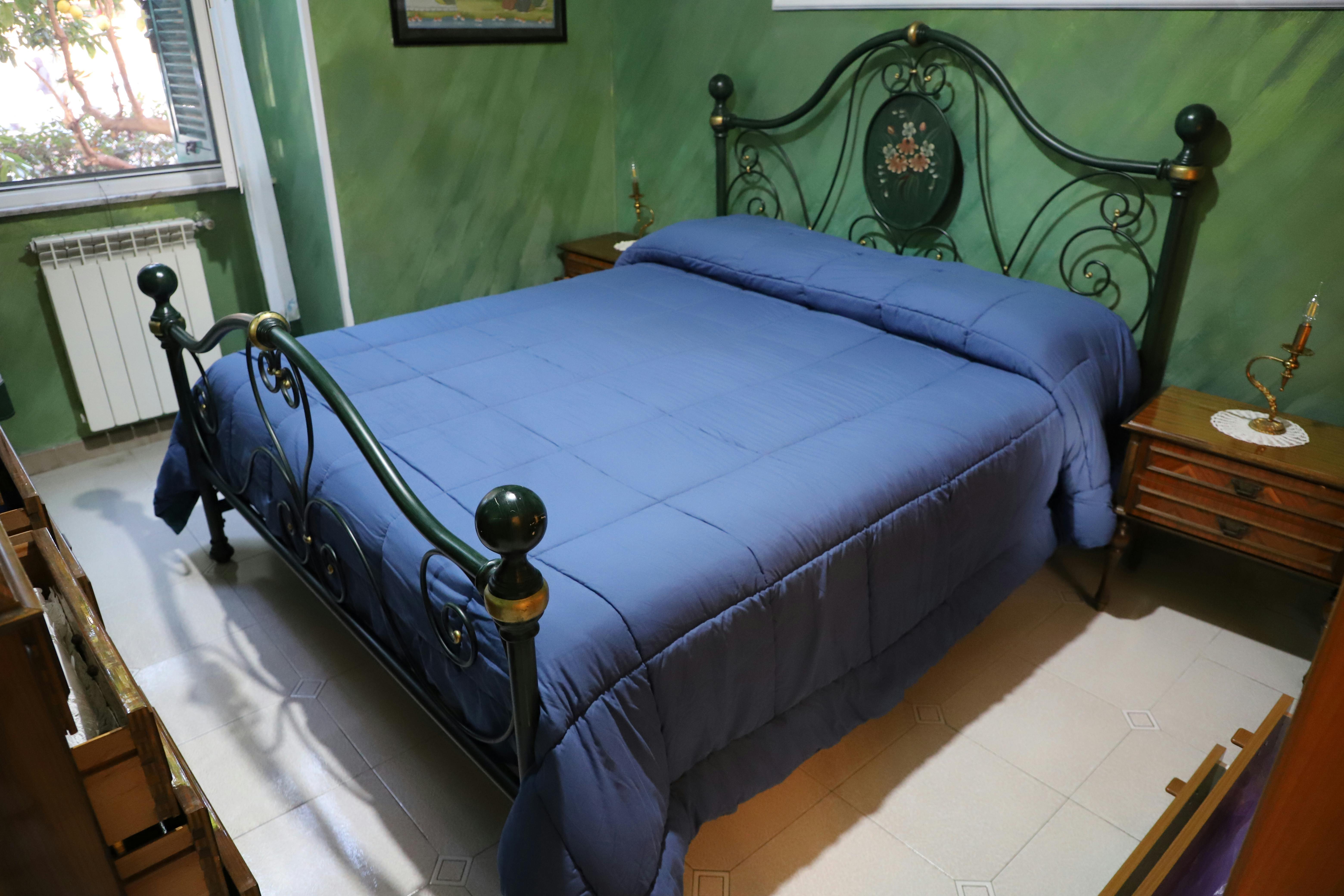 Building for rent for €1,500 per month in Rome, Via dei Glicini