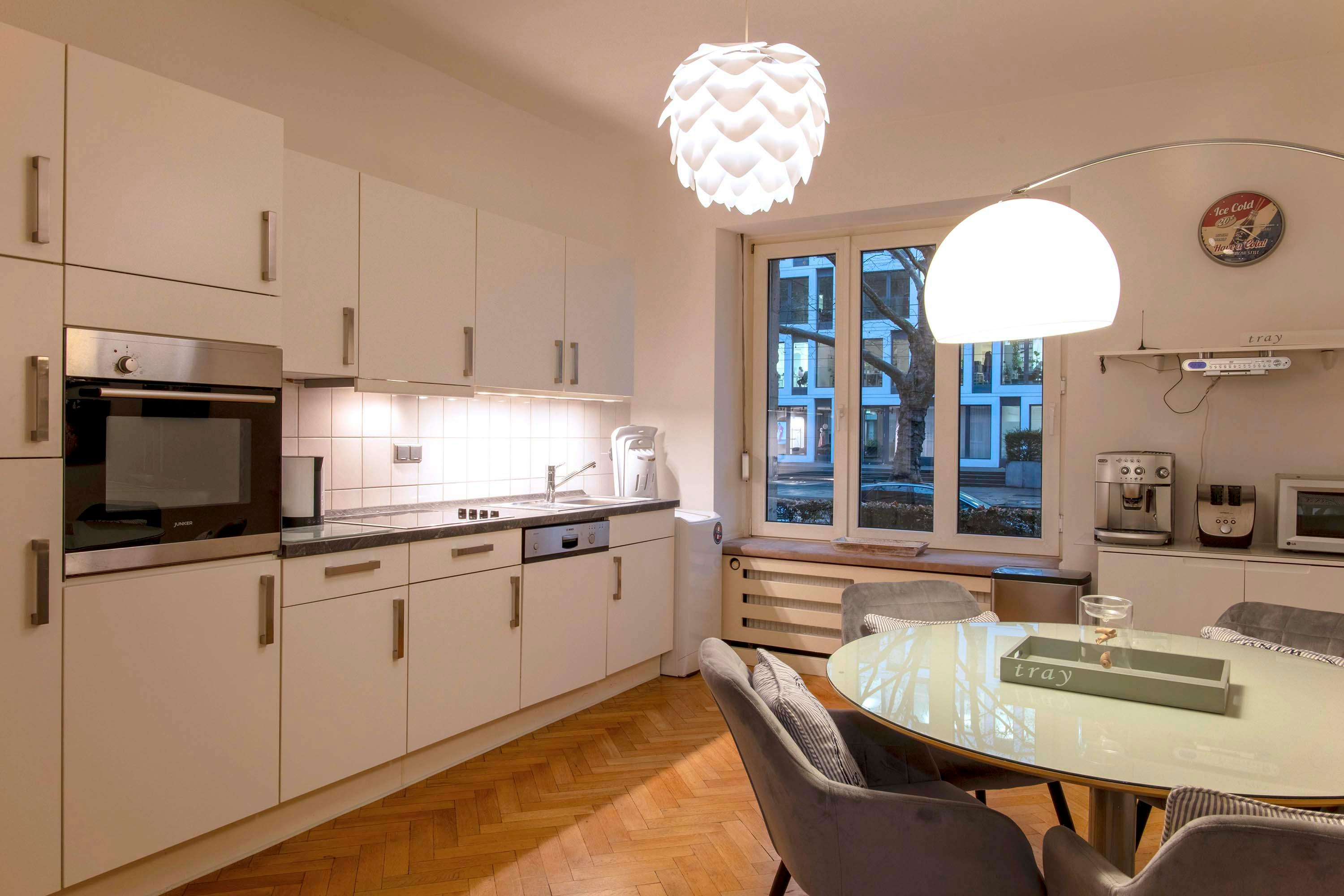 Квартира сдается в аренду за 2 150 € в месяц в Düsseldorf, Kaiserswerther Straße