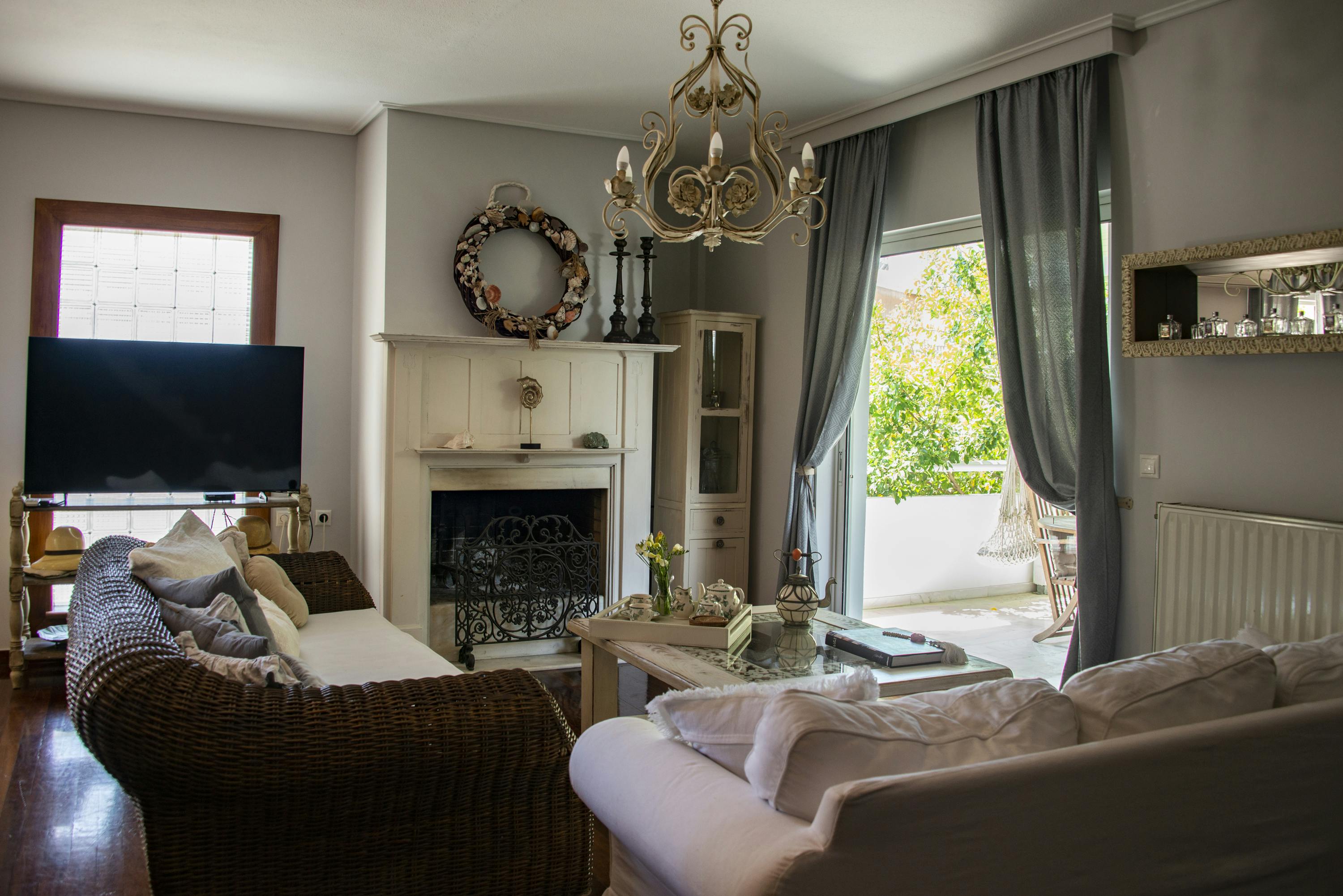 Wohnung zu mieten für 2.000 € pro Monat in Glifada, Saki Karagiorga